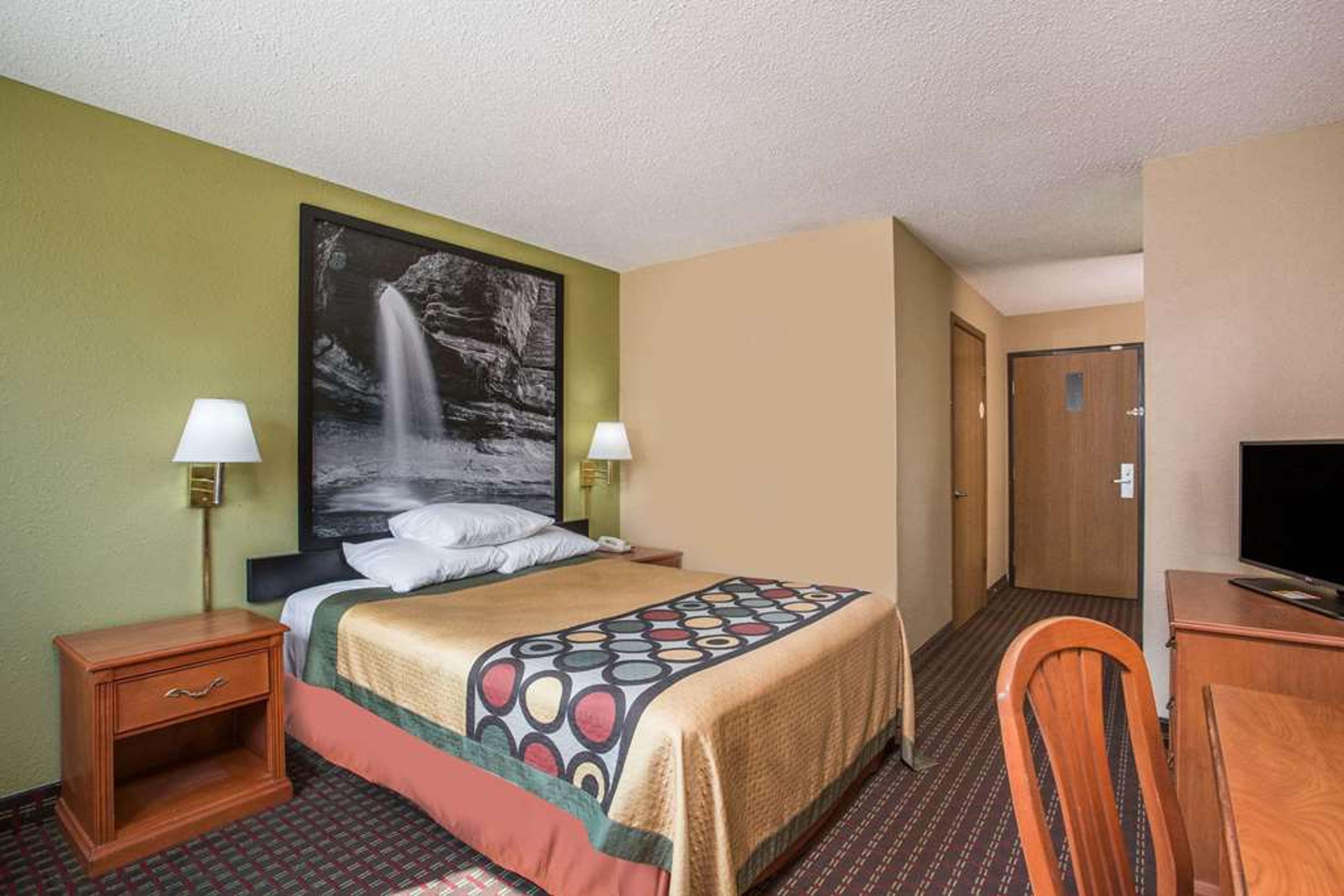 SUPER 8 BY WYNDHAM MENDOTA I-39