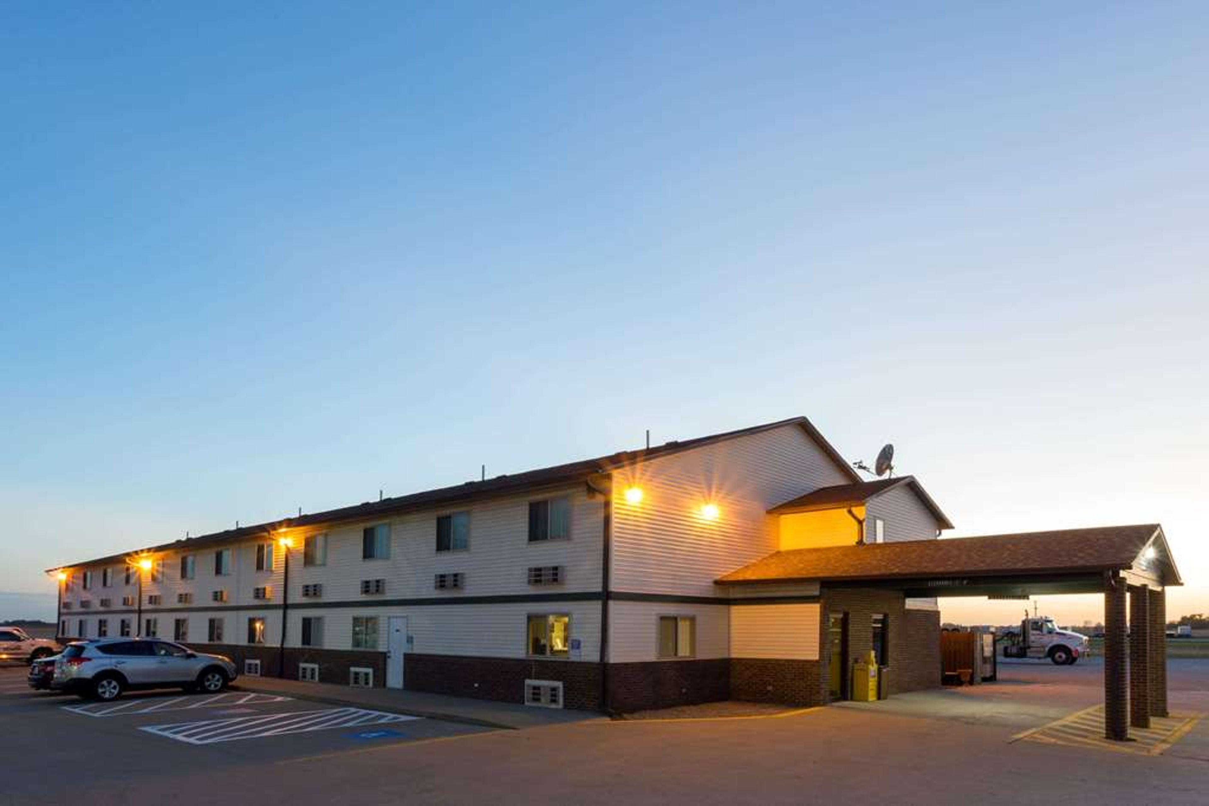 SUPER 8 BY WYNDHAM MENDOTA I-39
