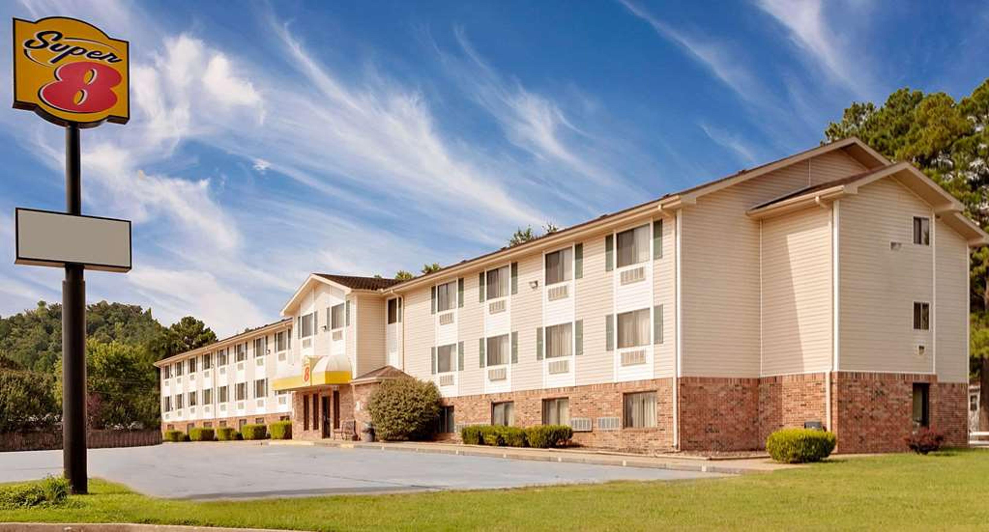 SUPER 8 BY WYNDHAM FAYETTEVILLE