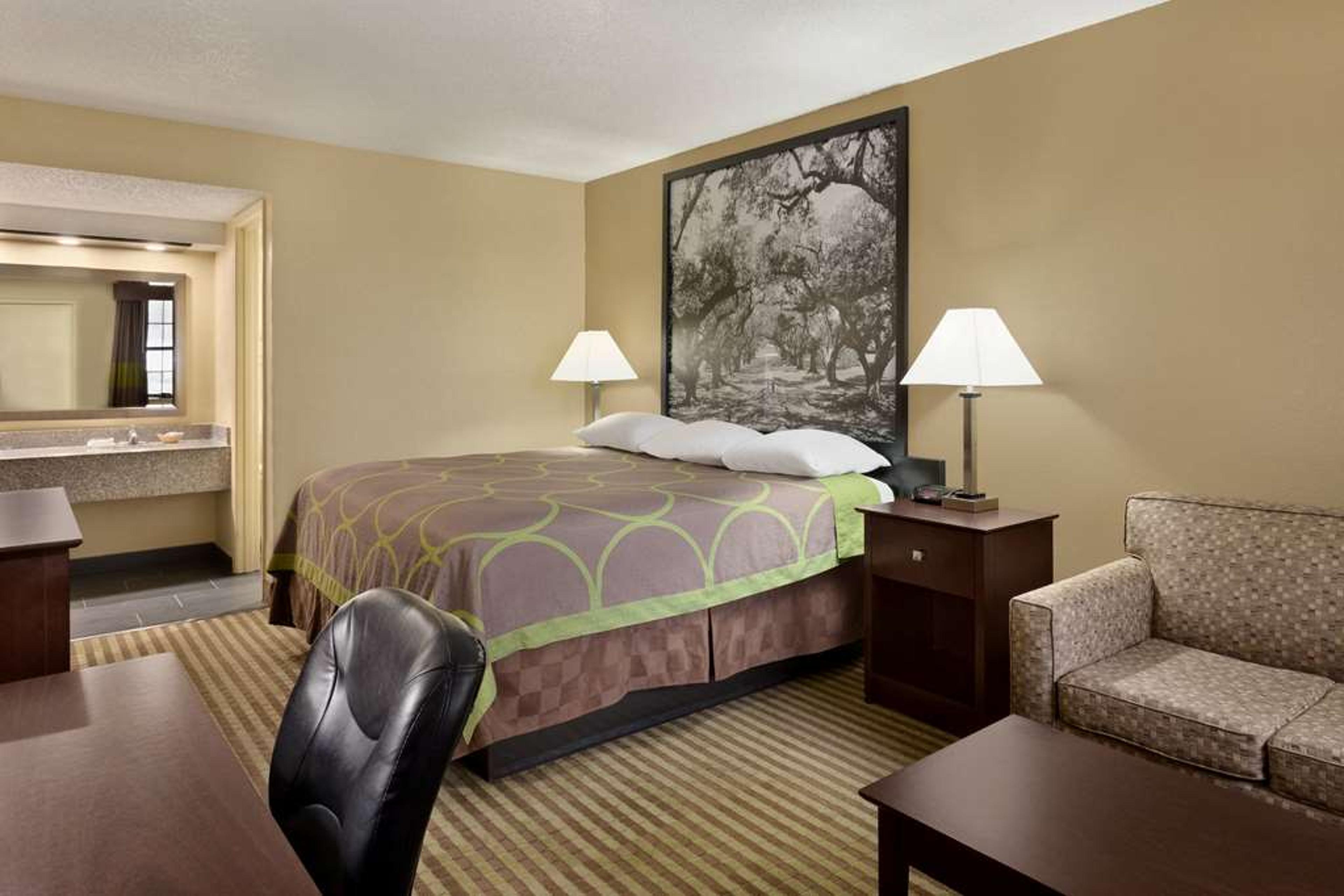 SUPER 8 BY WYNDHAM RUSTON