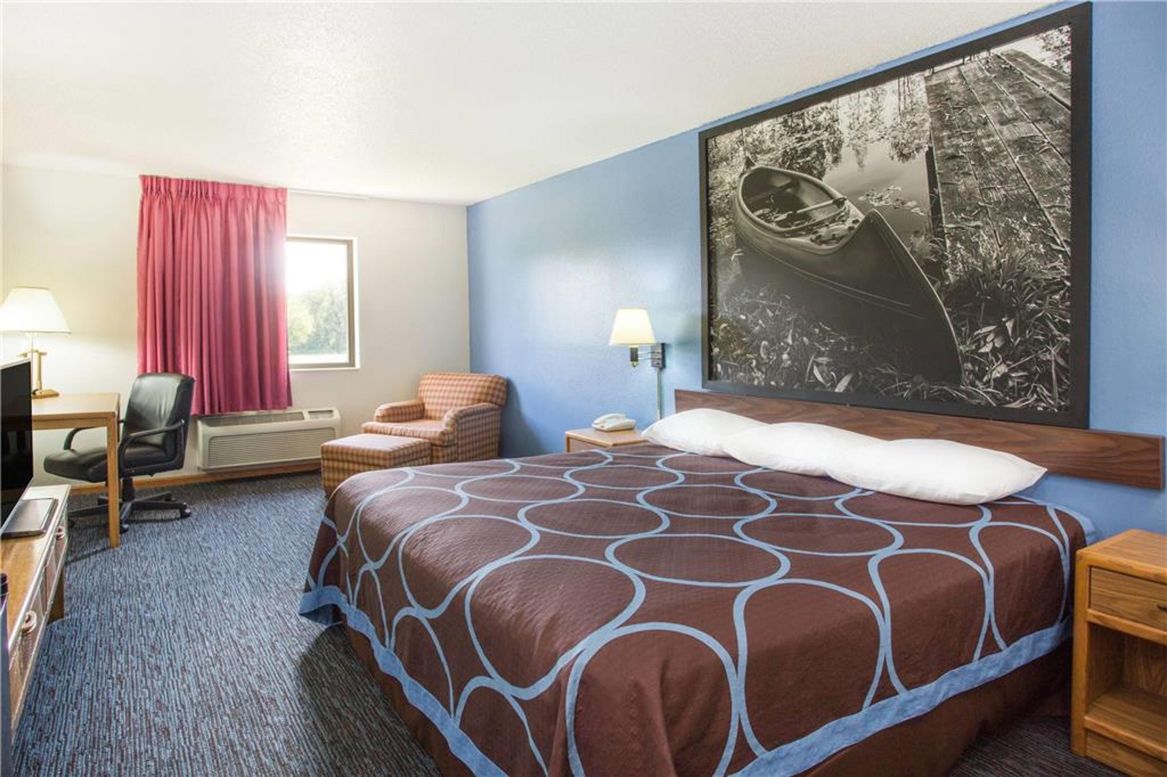 SUPER 8 BY WYNDHAM MONMOUTH IL