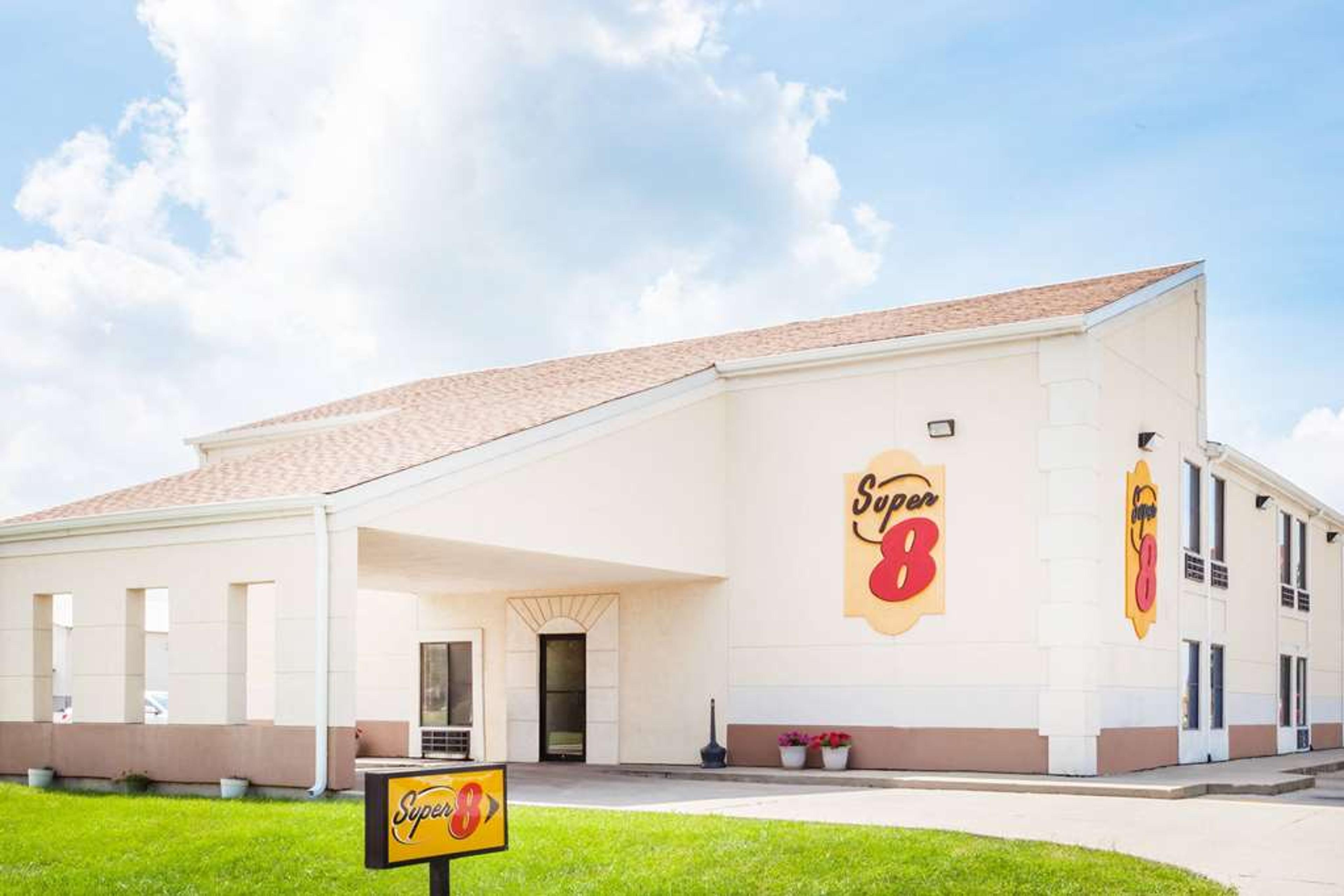 SUPER 8 BY WYNDHAM LINCOLN
