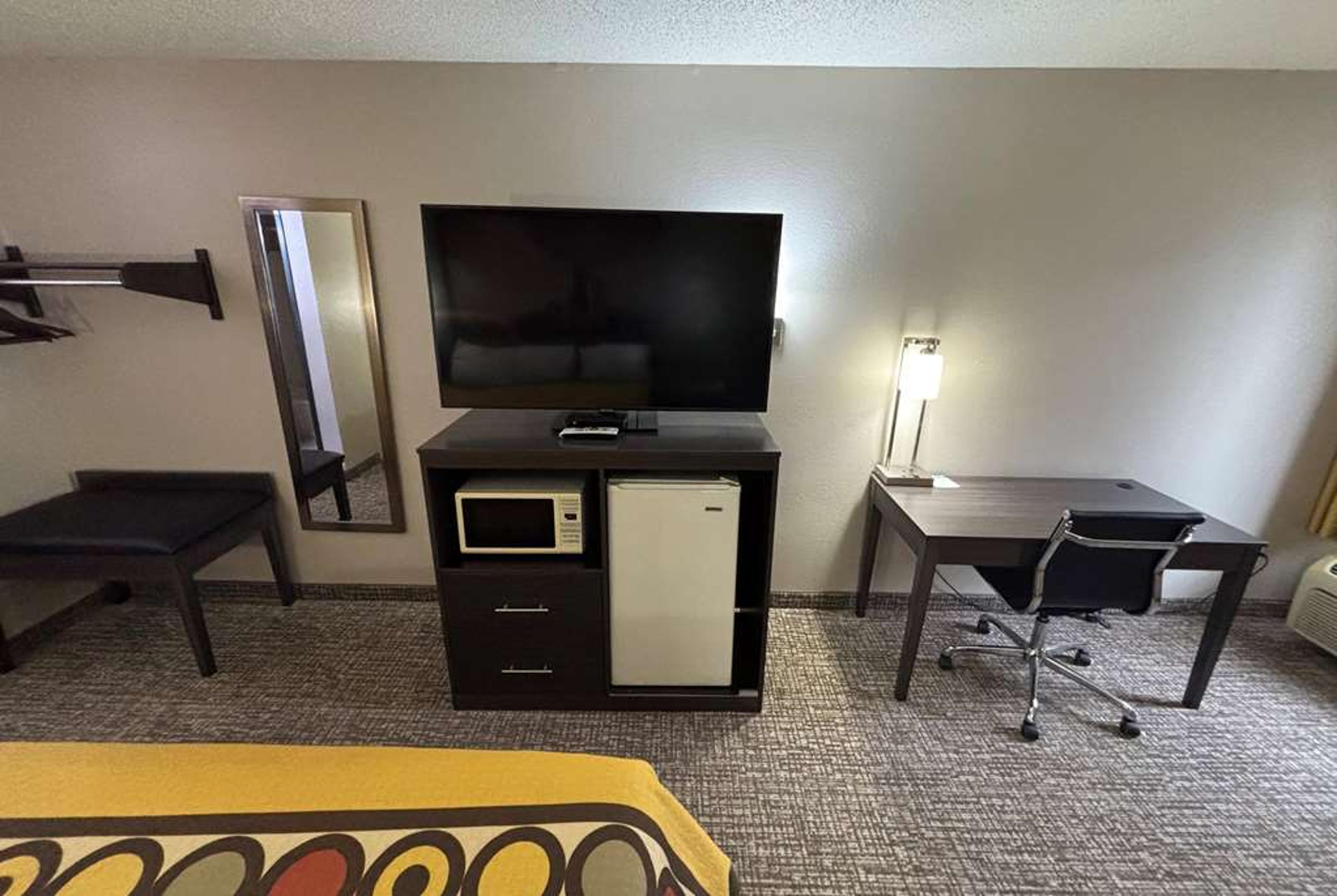 SUPER 8 MARSHALL IL