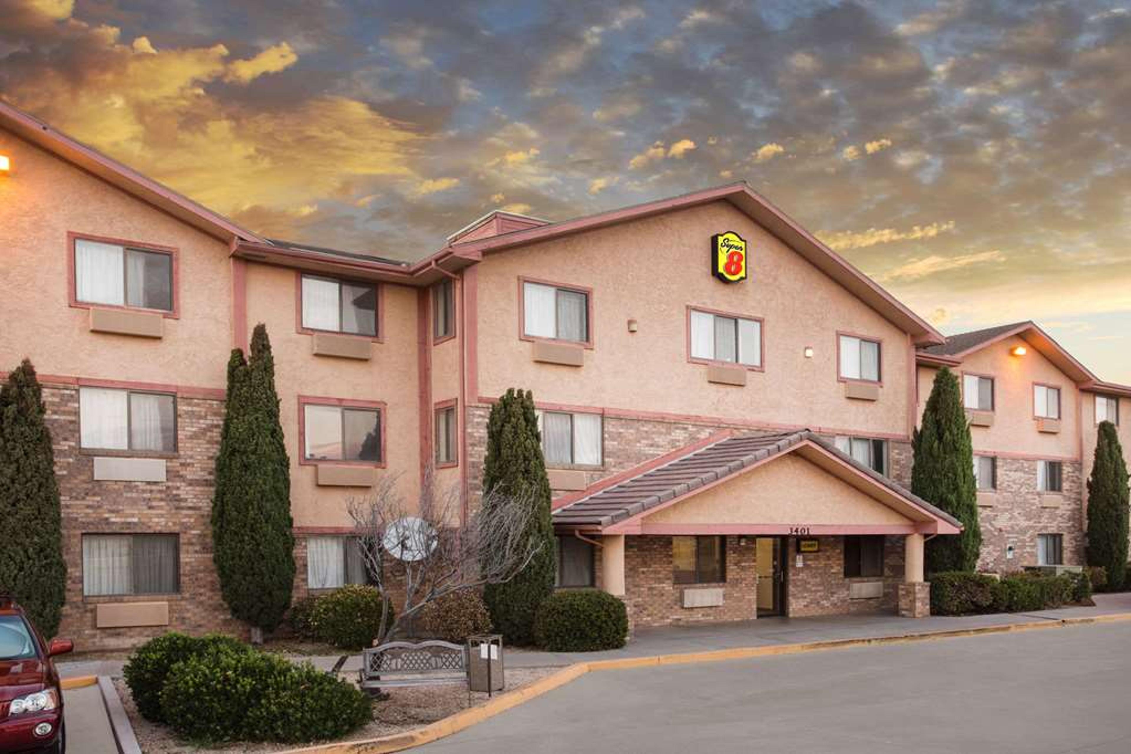SUPER 8 KINGMAN