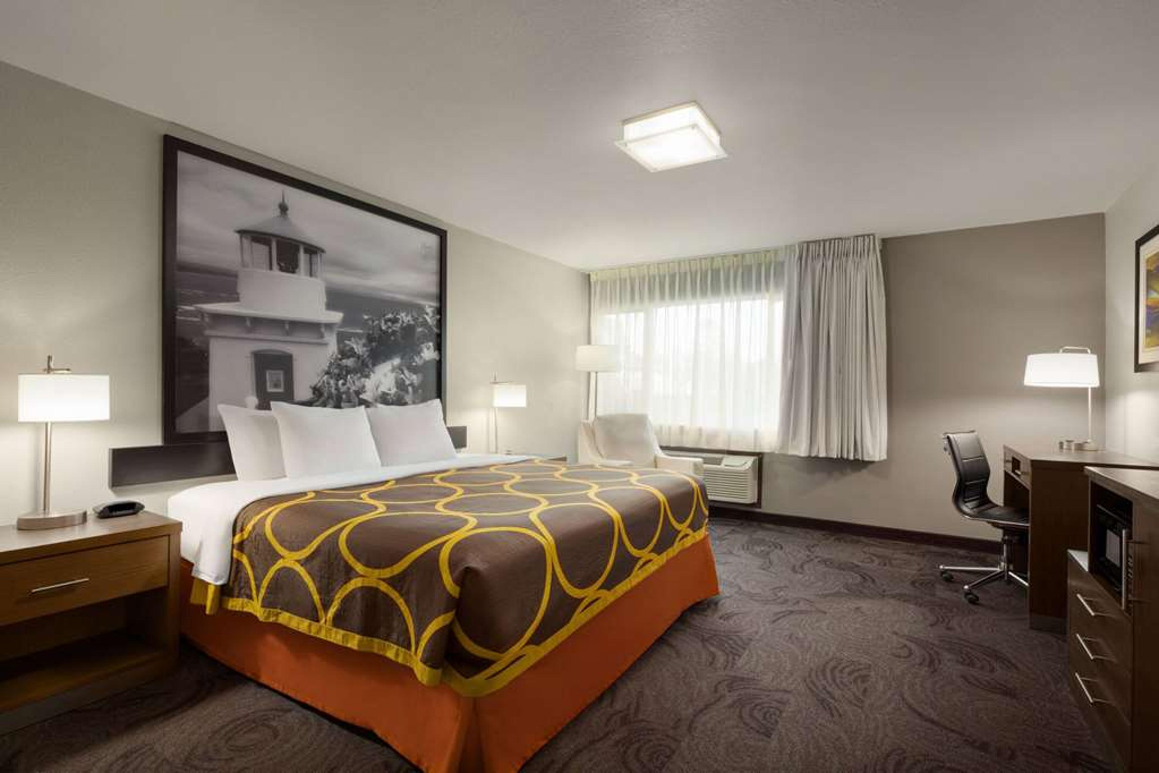 SUPER 8 BY WYNDHAM EUREKA