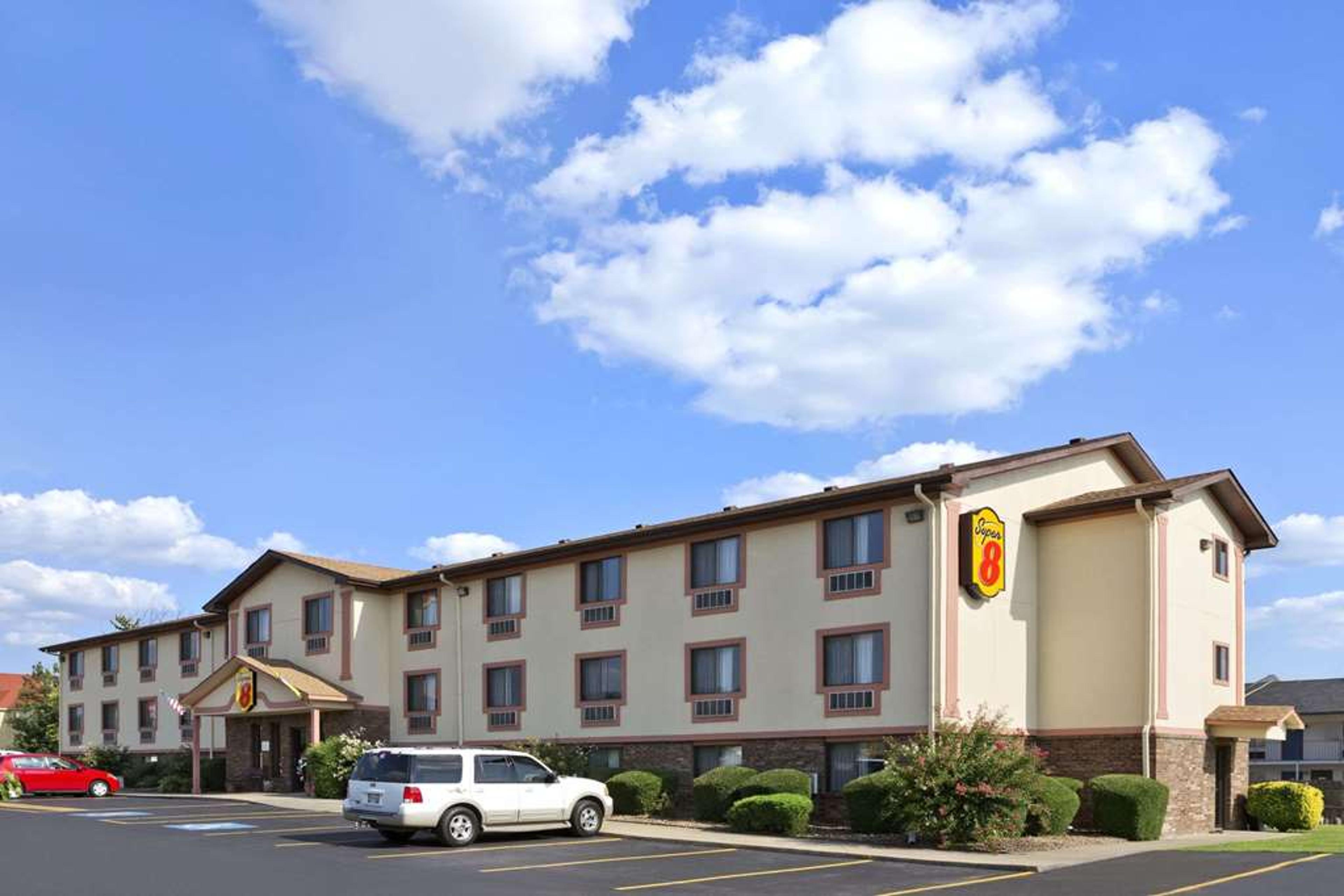 SUPER 8 BY WYNDHAM RUSSELLVILLE