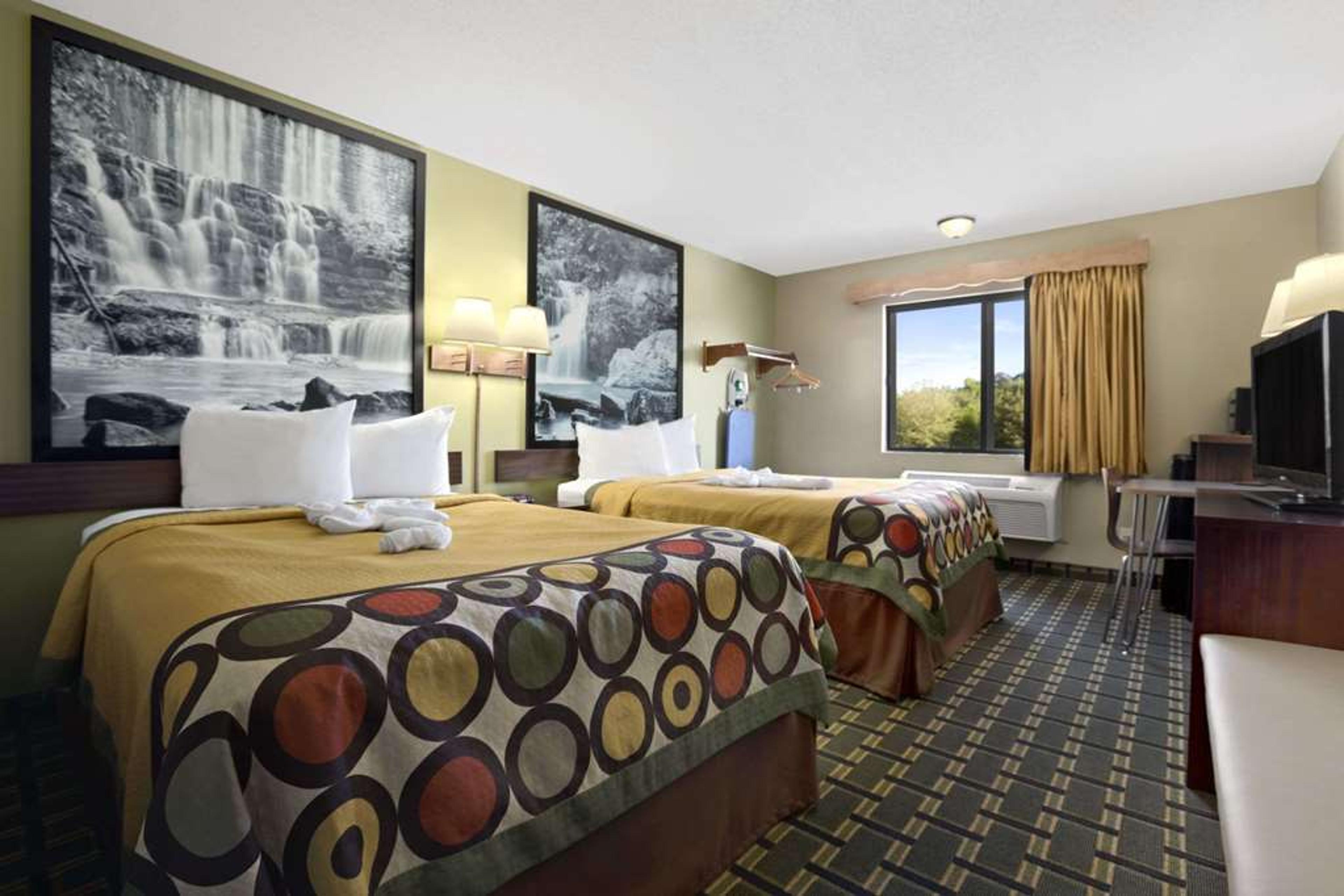SUPER 8 BY WYNDHAM RUSSELLVILLE