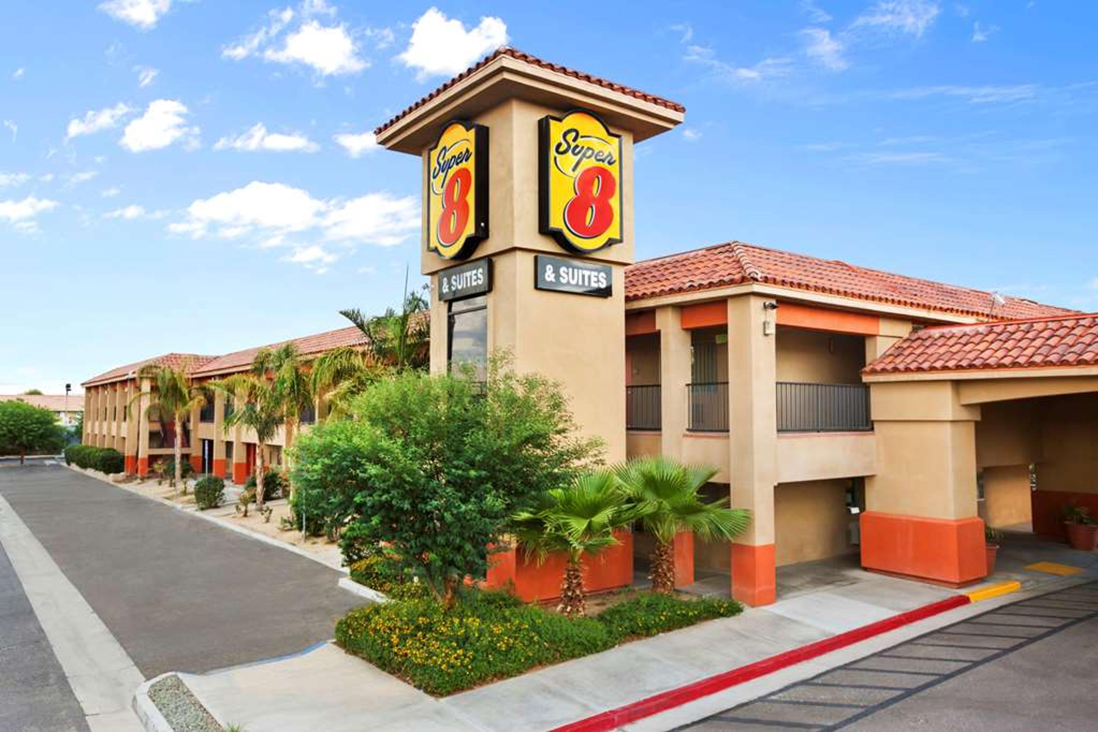 SUPER 8 BY WYNDHAM INDIO