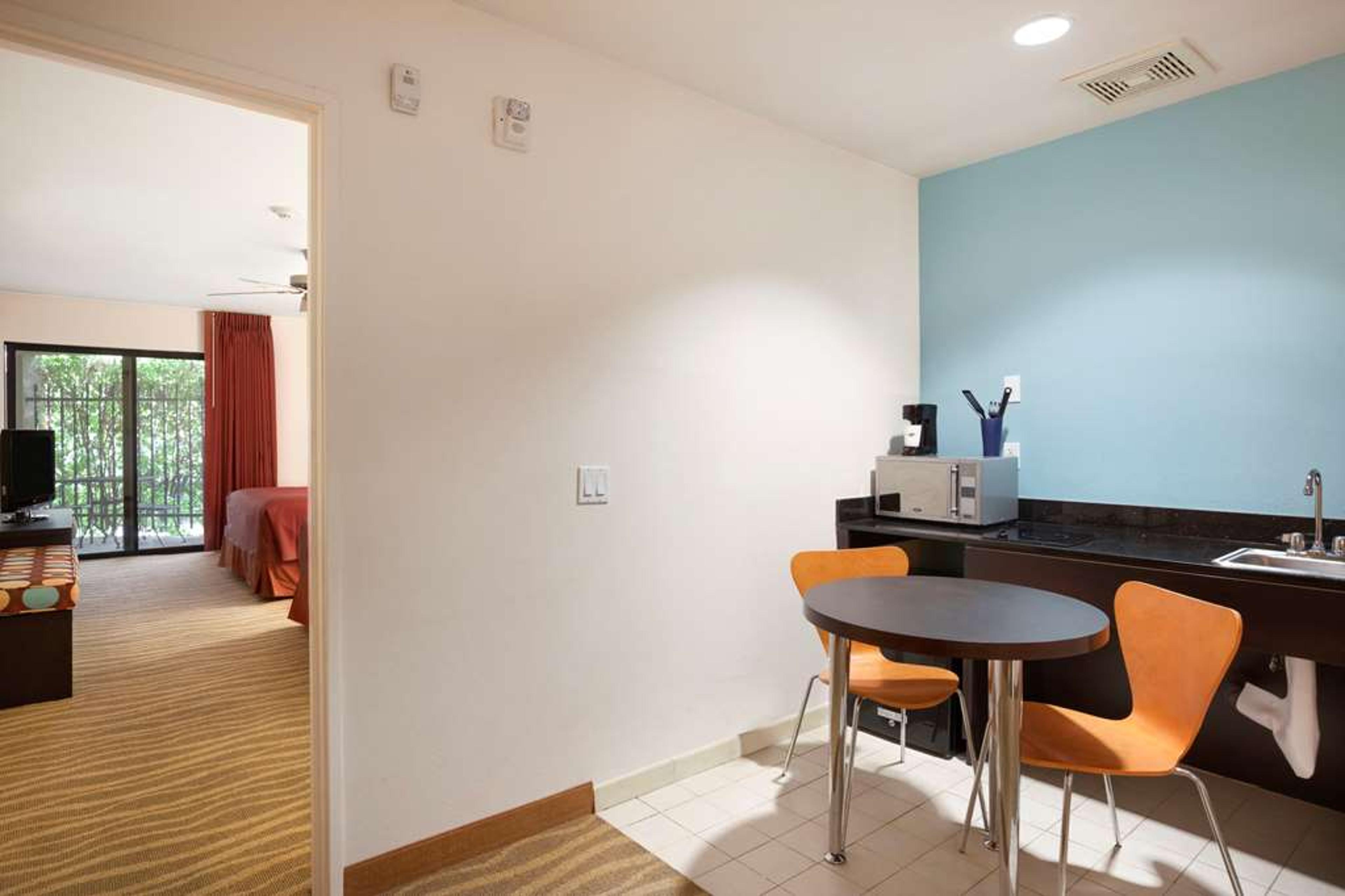 SUPER 8 BY WYNDHAM INDIO