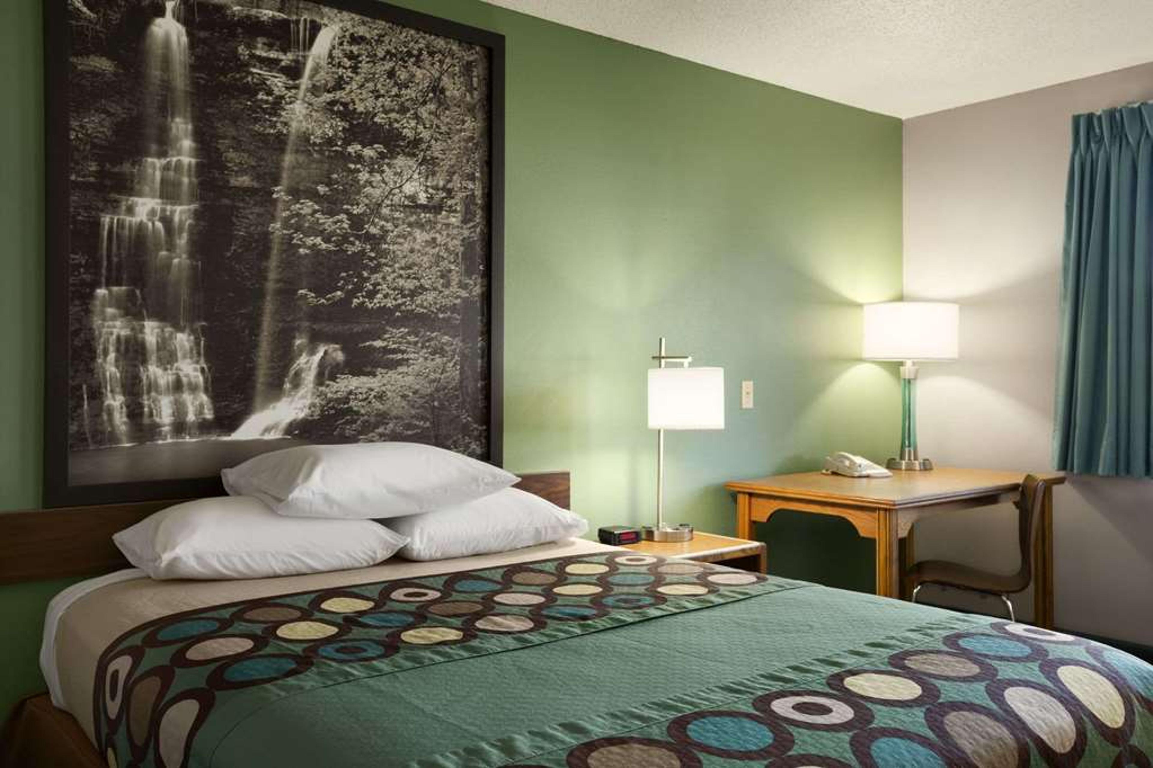 SUPER 8 BY WYNDHAM BATESVILLE