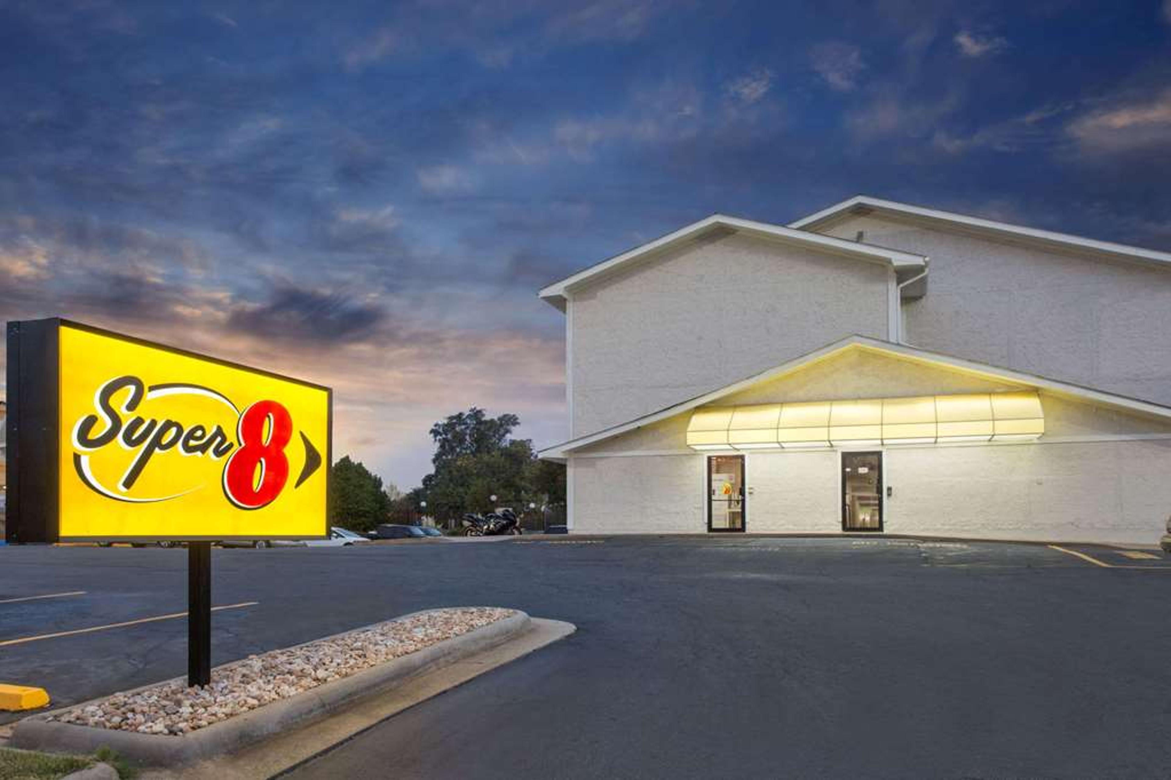 SUPER 8 COLUMBUS AIRPORT GA