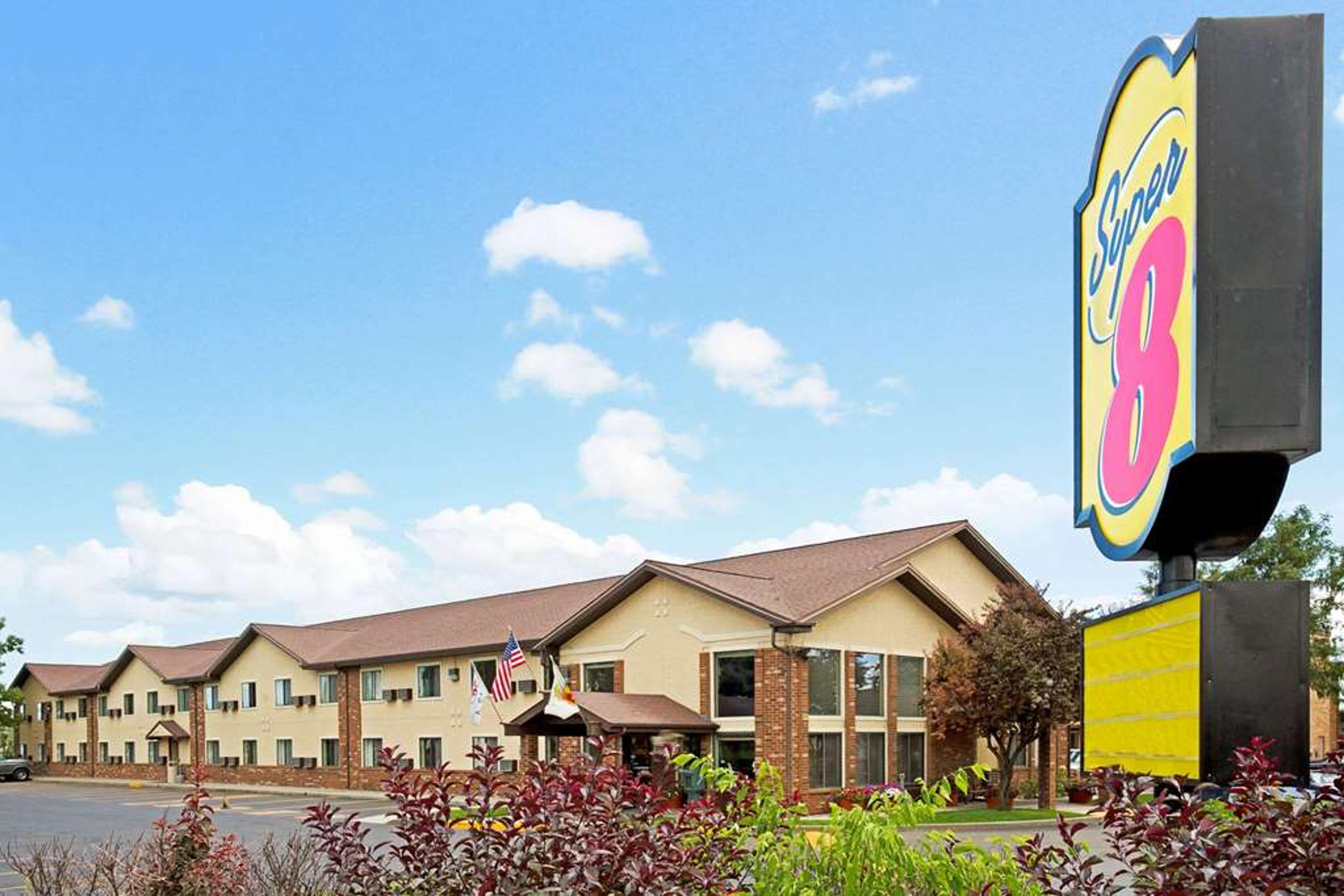 SUPER 8 BY WYNDHAM LONGMONT/TW