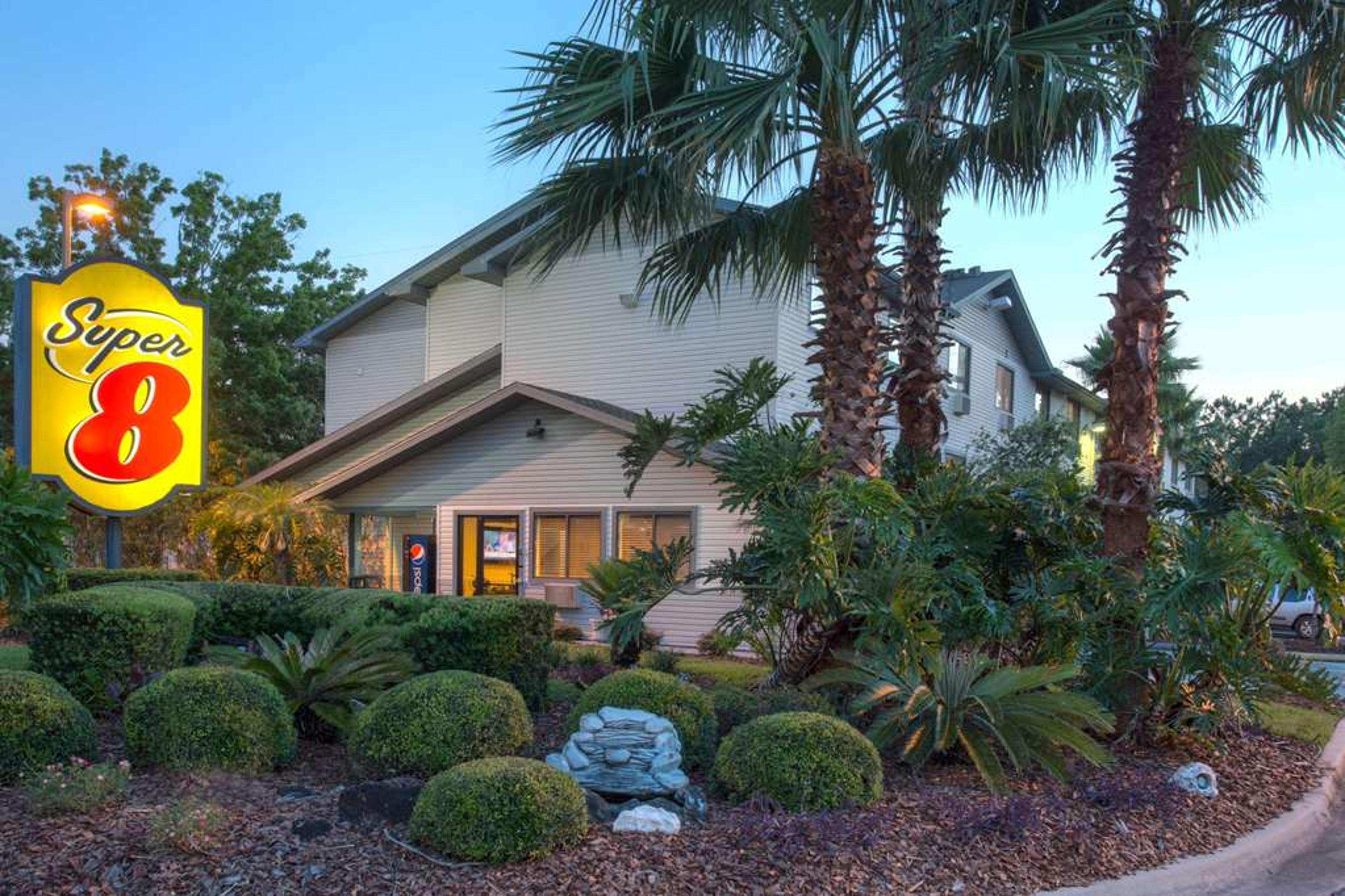 SUPER 8 BY WYNDHAM GAINESVILLE