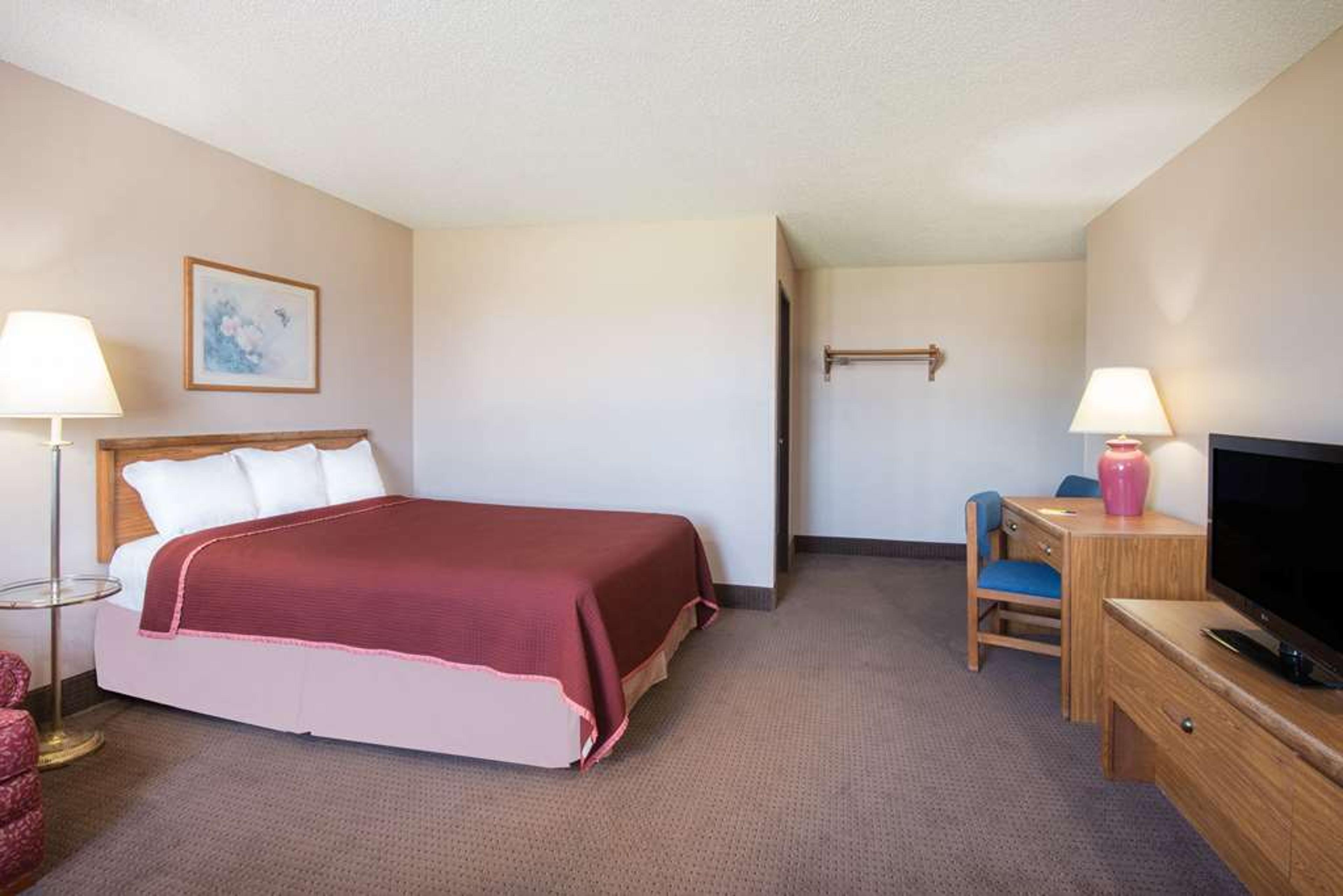 SUPER 8 BY WYNDHAM ABILENE KS