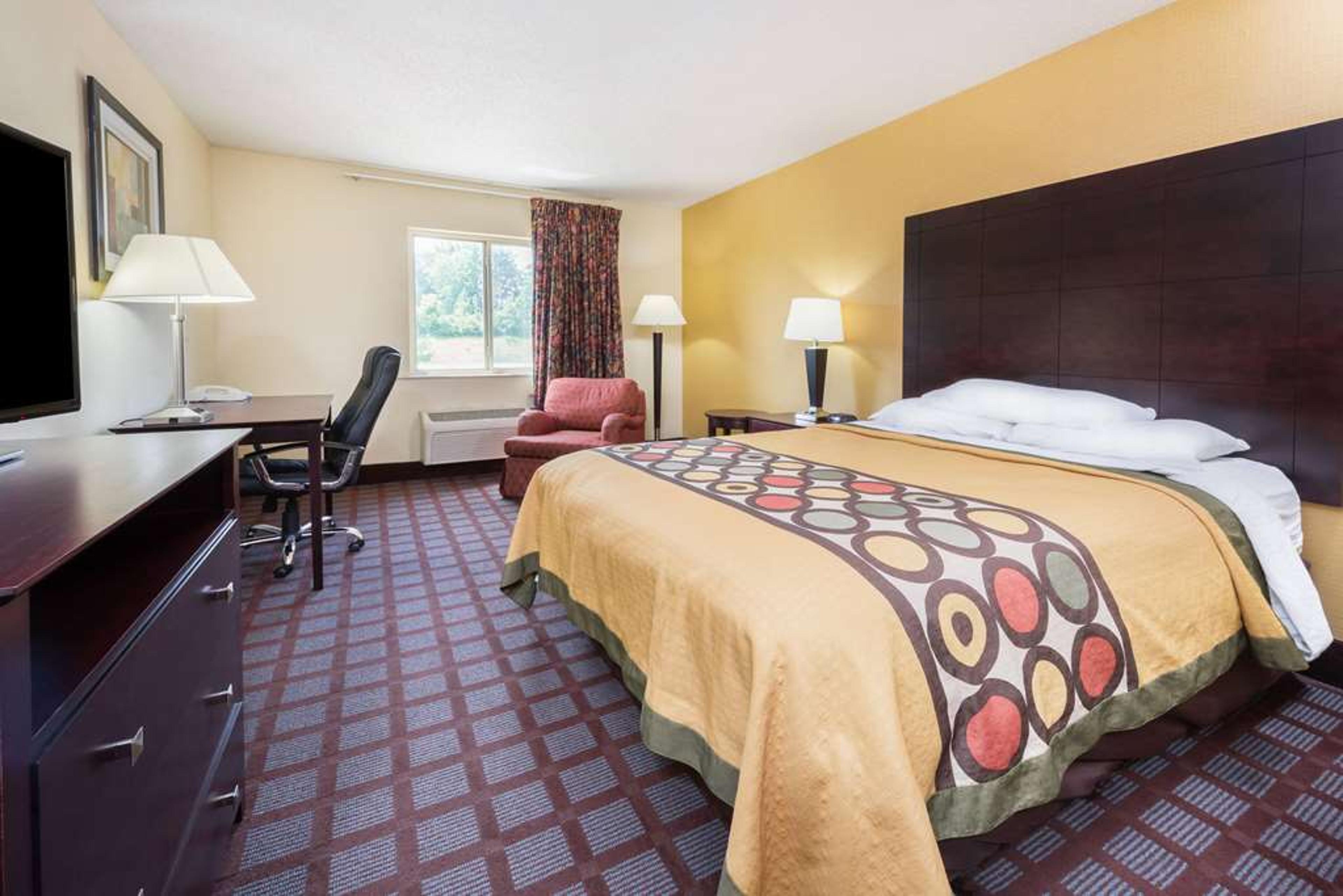 SUPER 8 BY WYNDHAM BLOOMINGTON