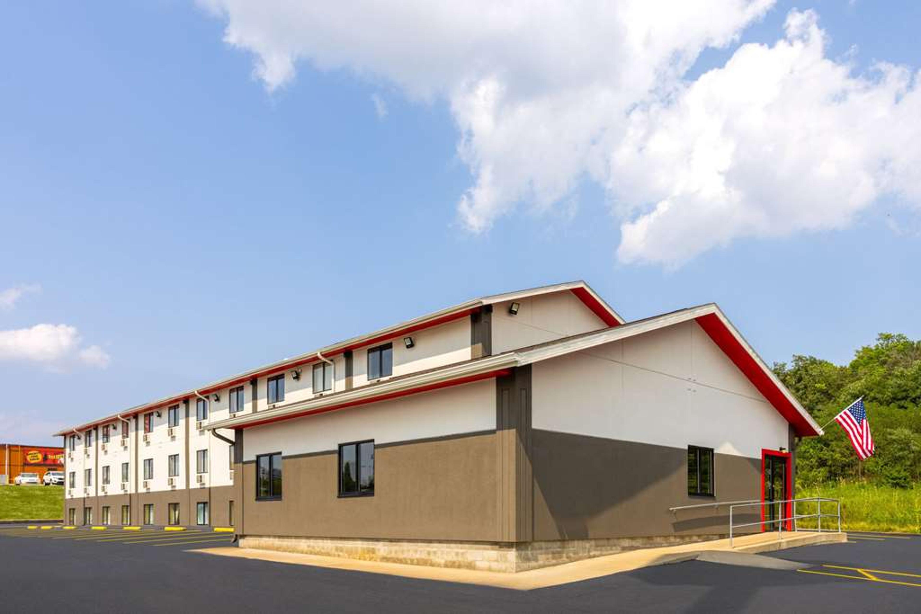 SUPER 8 BY WYNDHAM ST. CLAIRSVILLE
