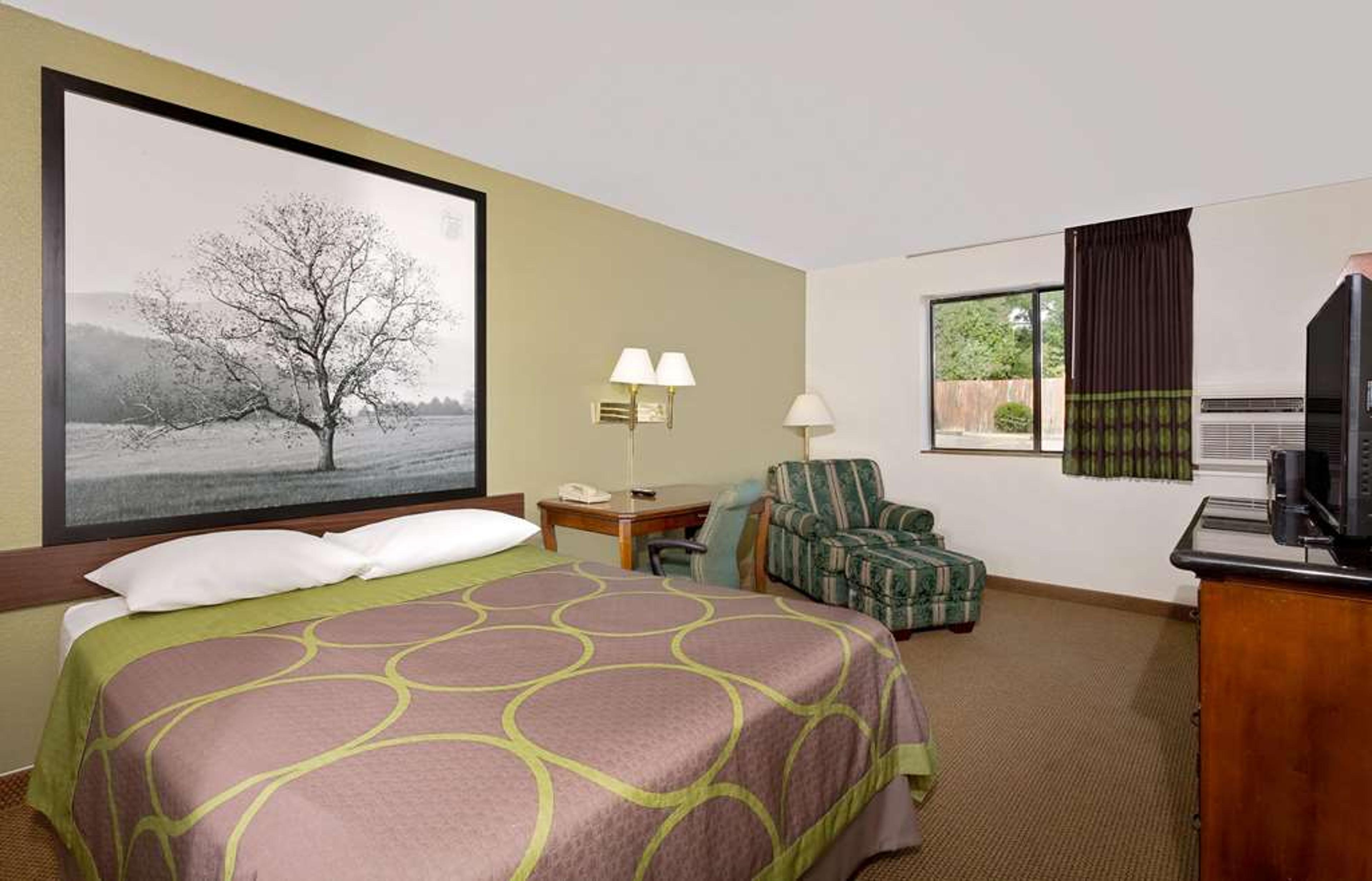 SUPER 8 BY WYNDHAM JOHNSON CITY