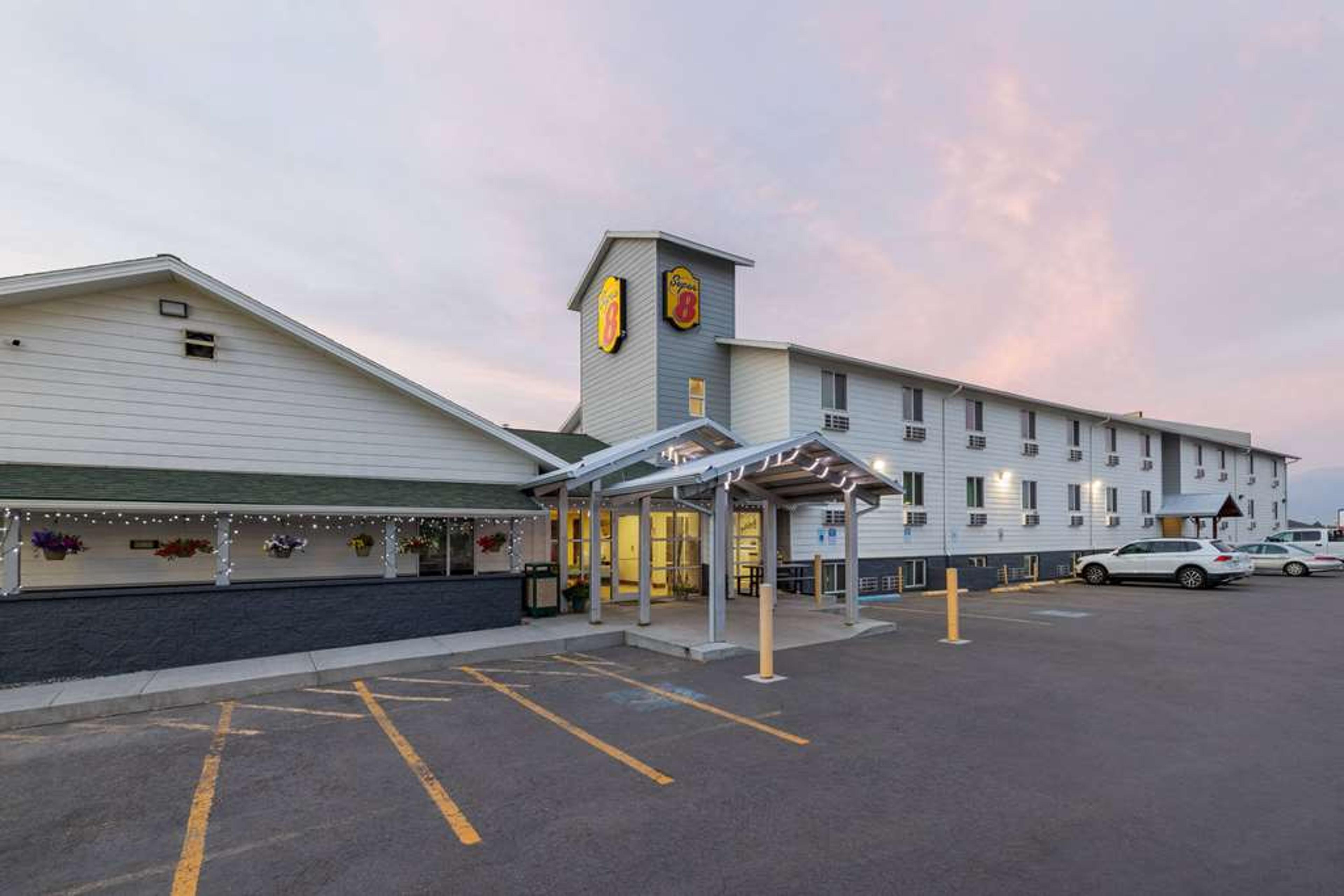 SUPER 8 BY WYNDHAM BELGRADE/BOZEMAN