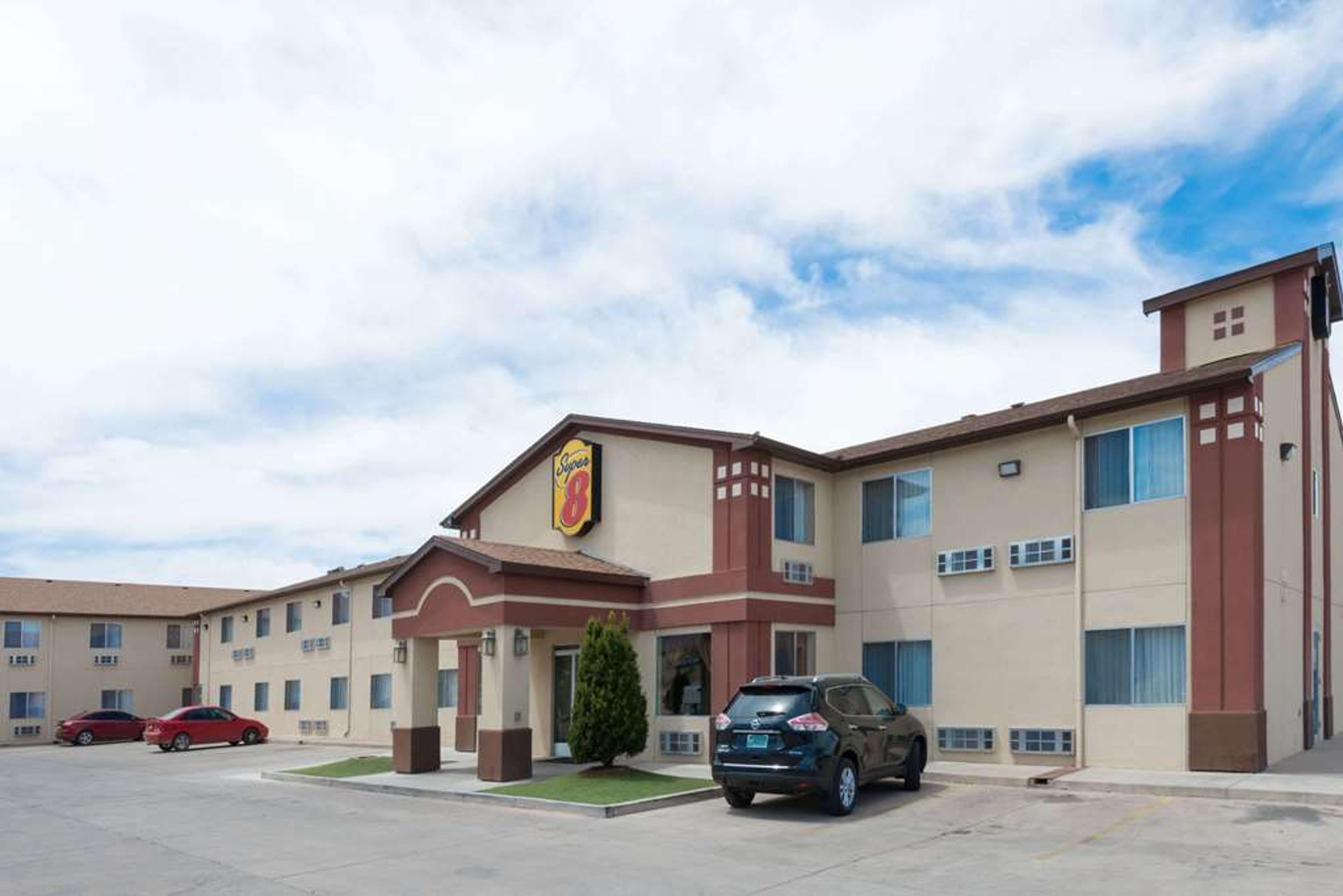 SUPER 8 BY WYNDHAM BERNALILLO