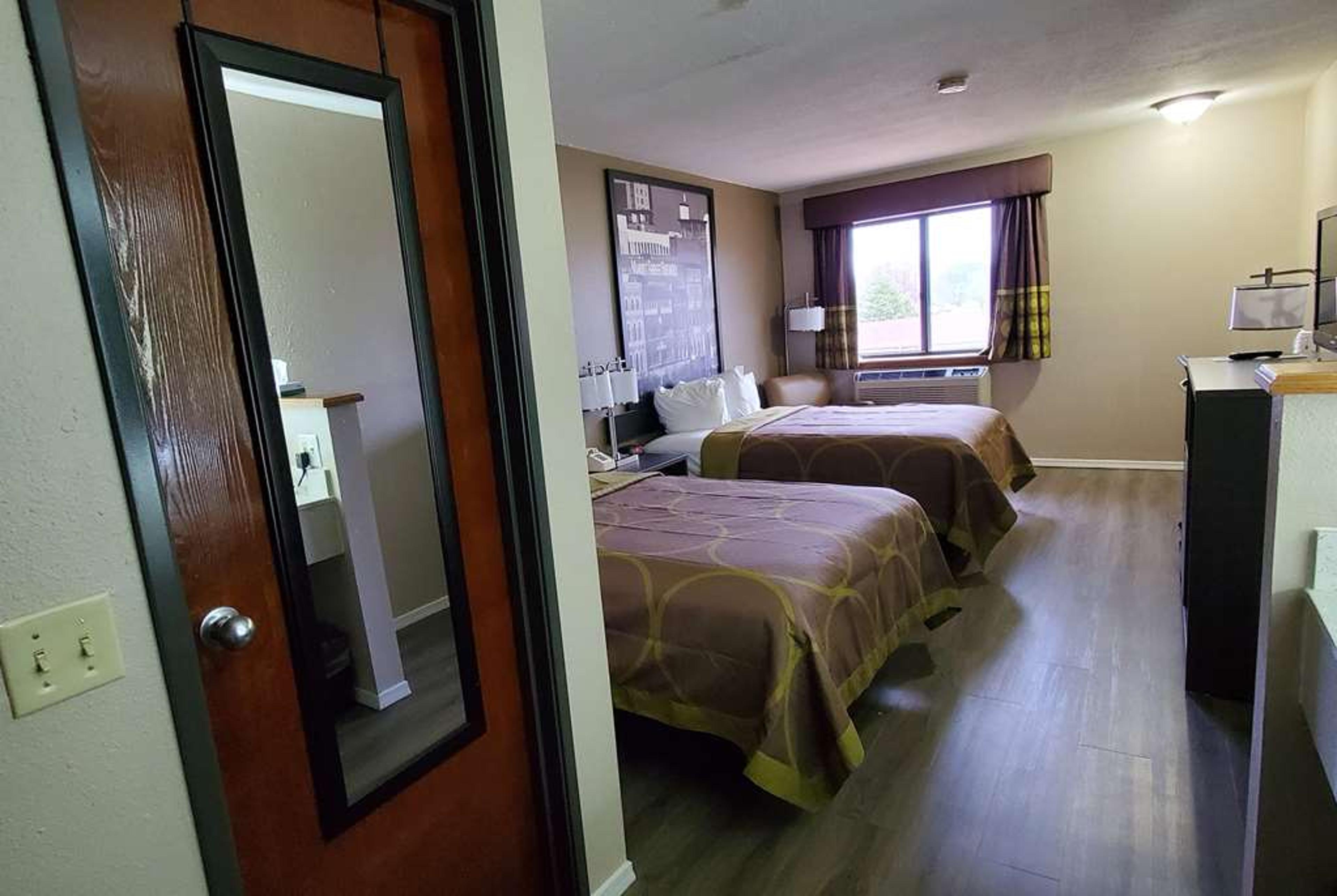 SUPER 8 BY WYNDHAM PARIS