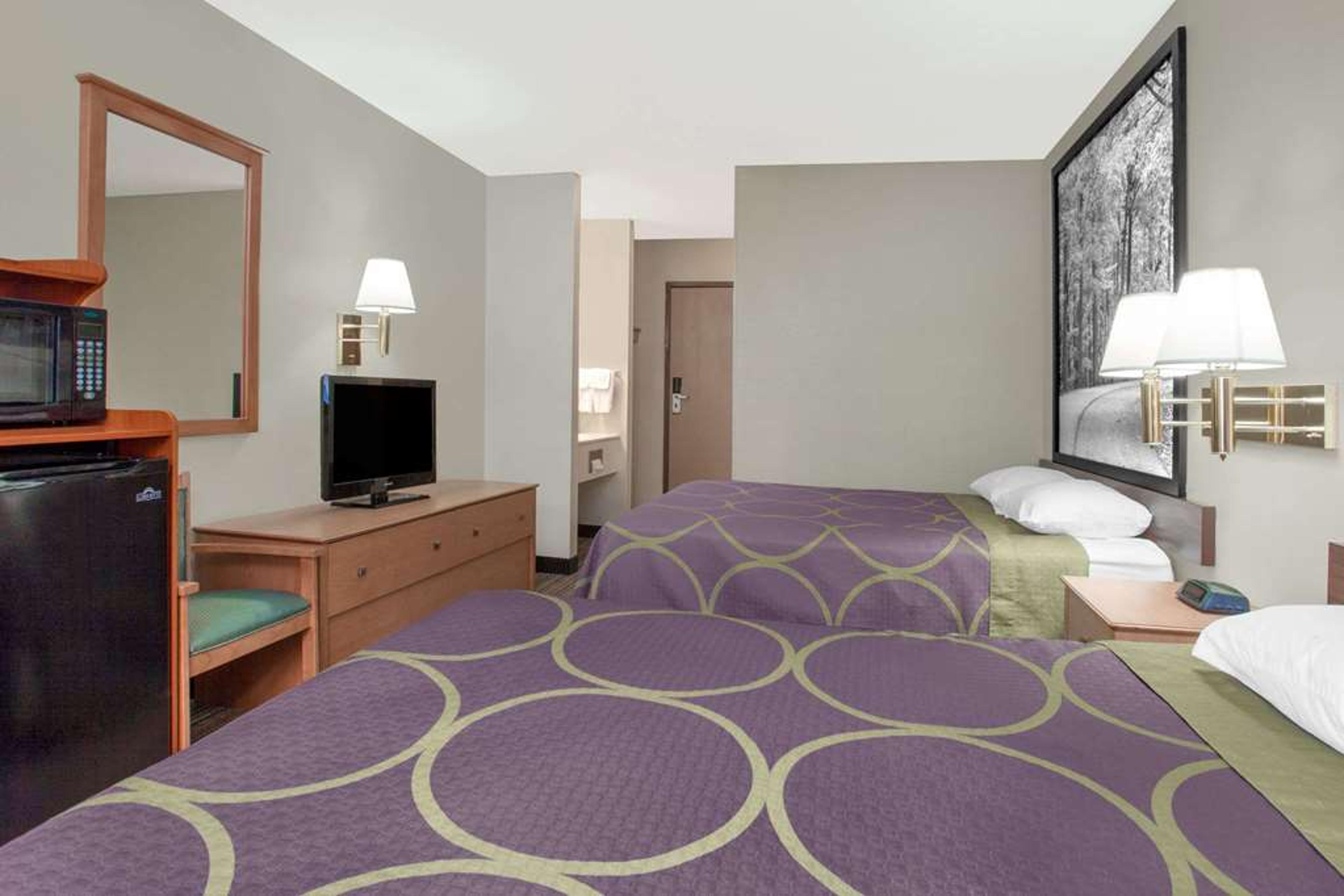 SUPER 8 BY WYNDHAM EVANSVILLE EAST