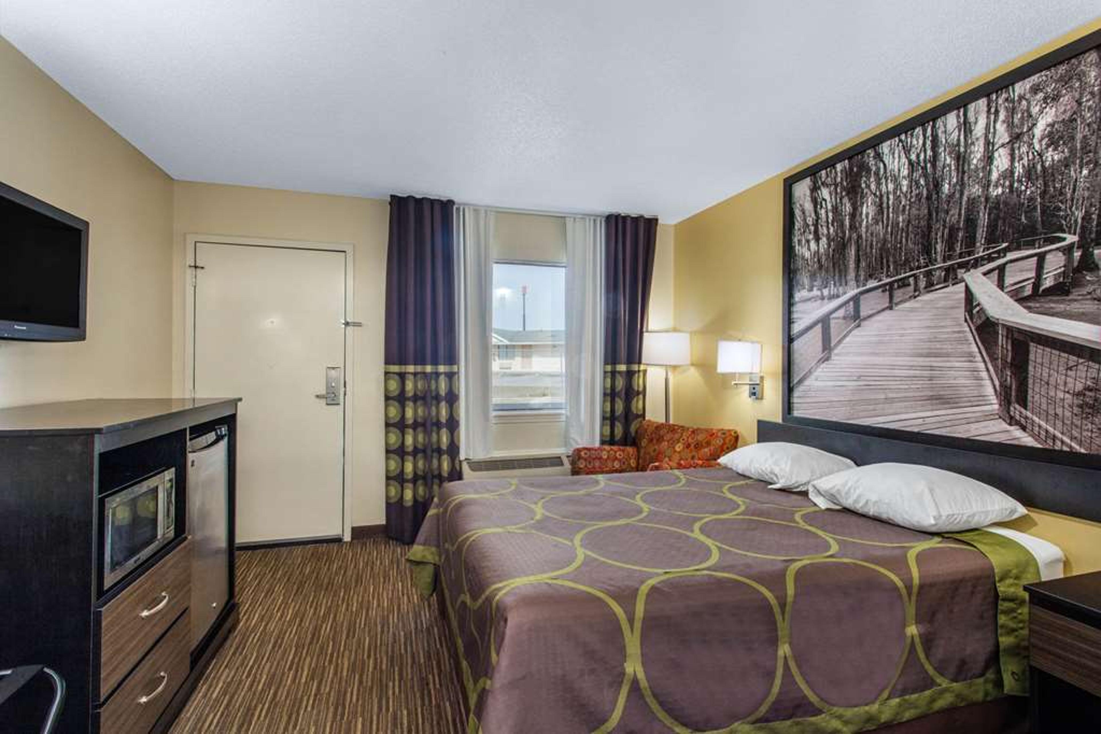 SUPER 8 BY WYNDHAM FLORENCE