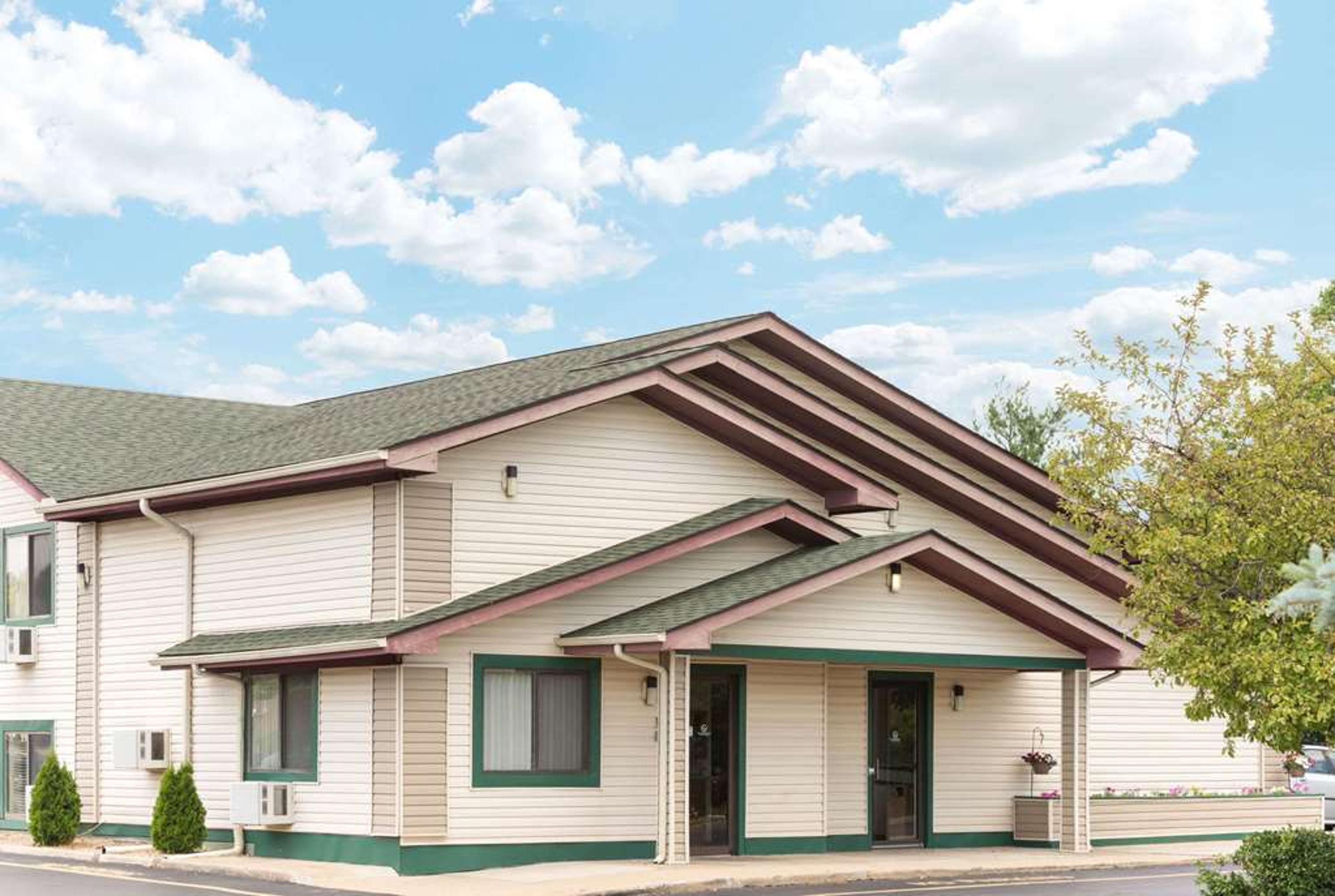 SUPER 8 BY WYNDHAM TWINSBURG/CLEVEL