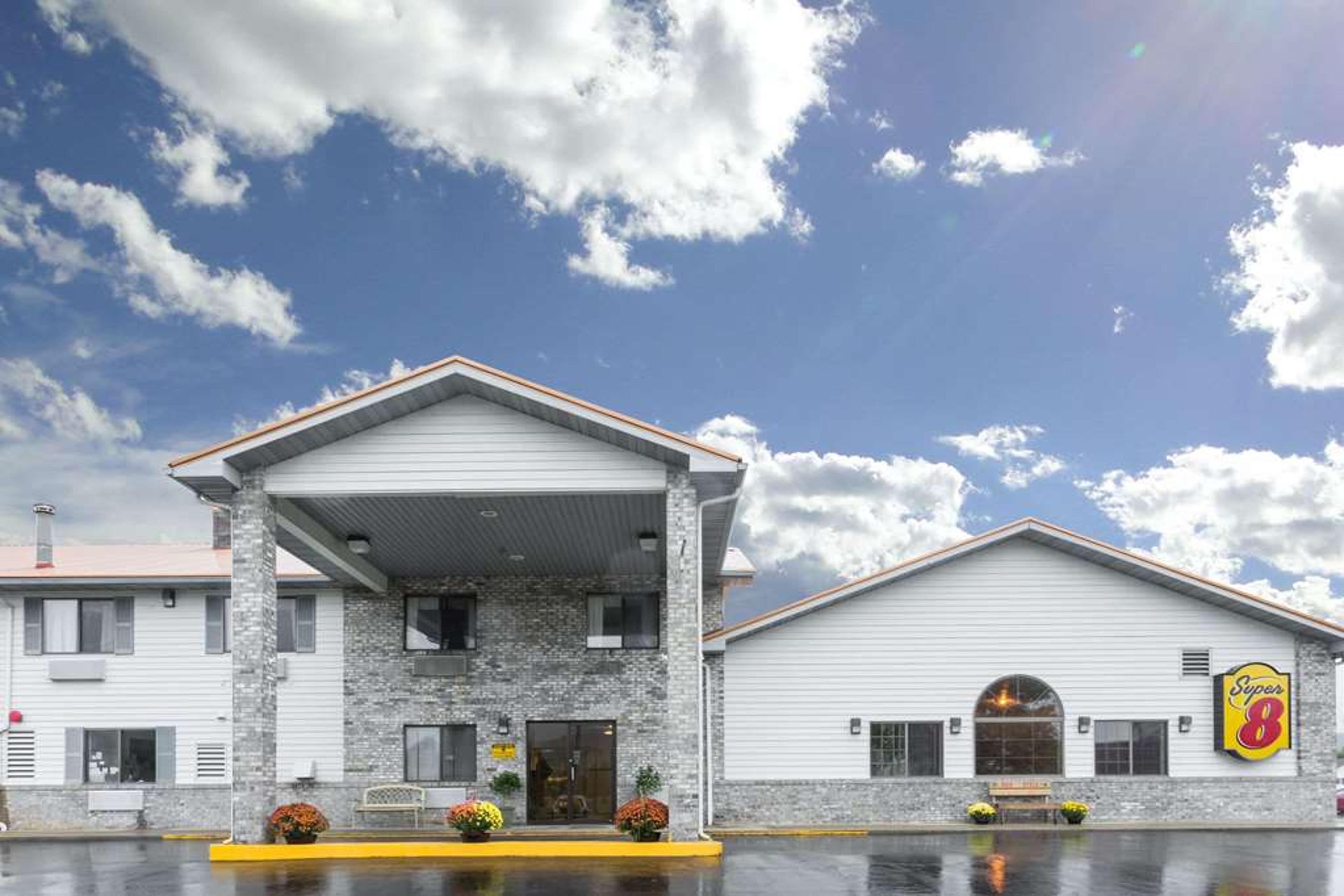 SUPER 8 BY WYNDHAM GALLIPOLIS PT PL