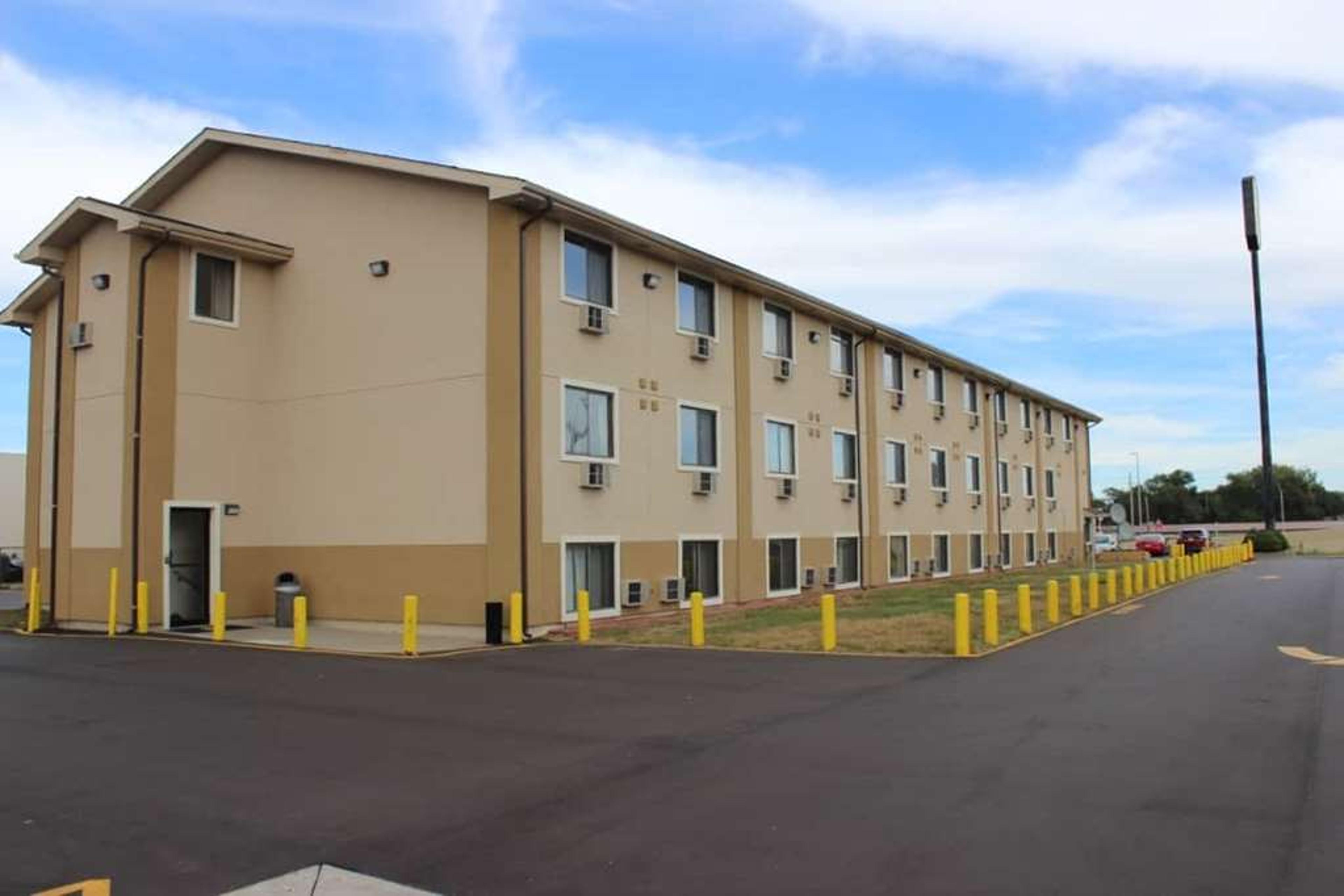 SUPER 8 BY WYNDHAM WYOMING/GRAND RA