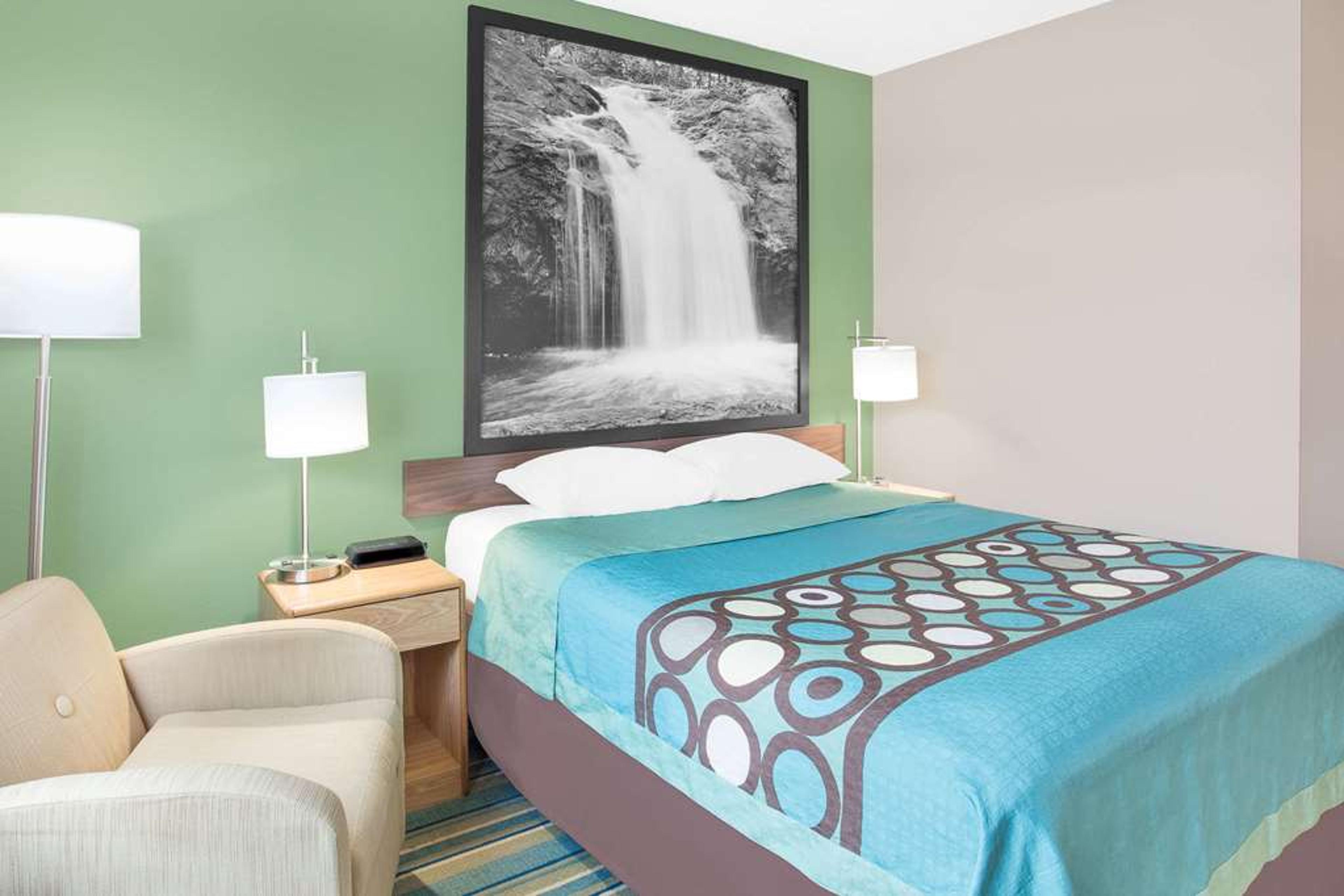 SUPER 8 BY WYNDHAM BEAVER DAM