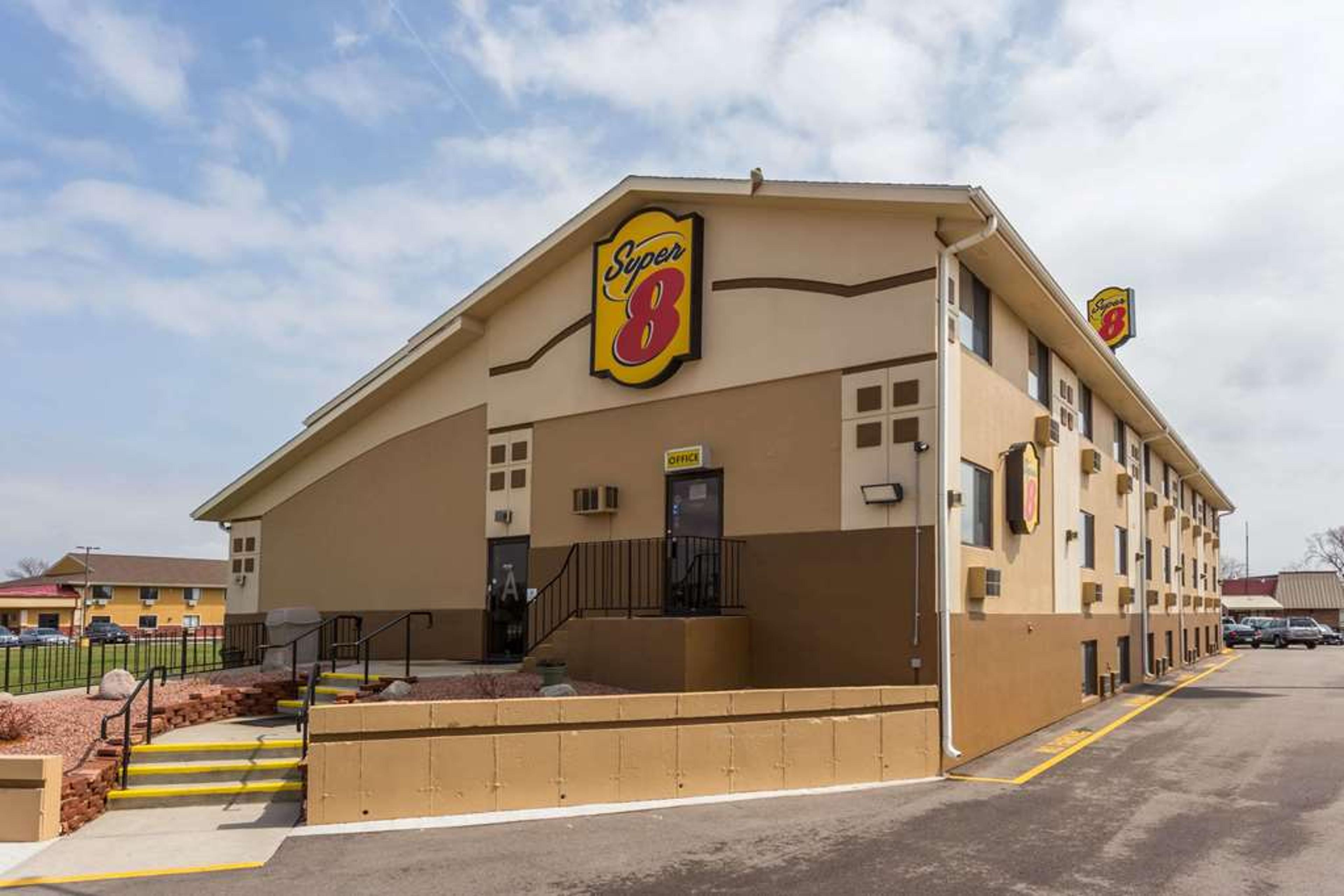 SUPER 8 BY WYNDHAM JANESVILLE