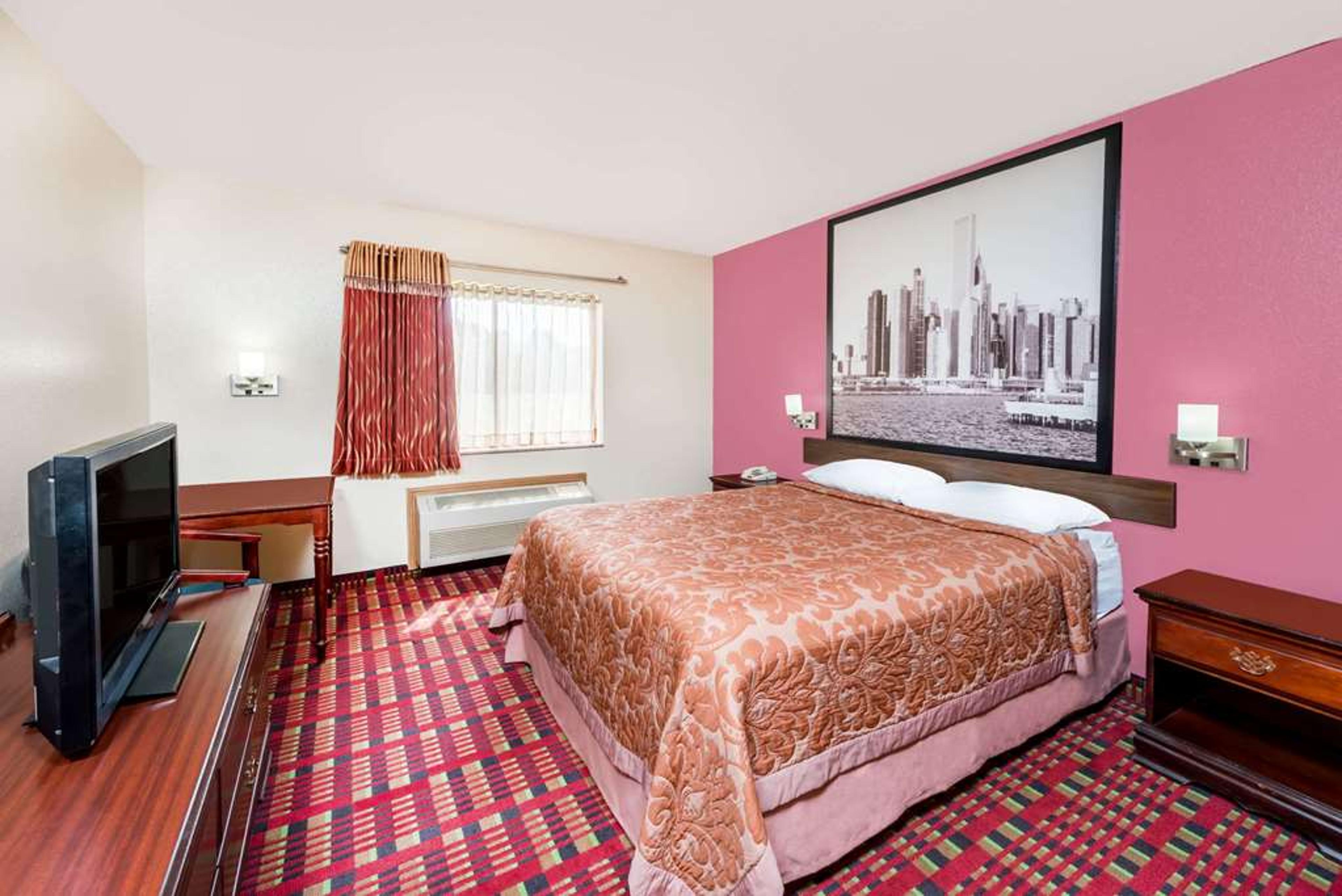 SUPER 8 BY WYNDHAM PARIS IL
