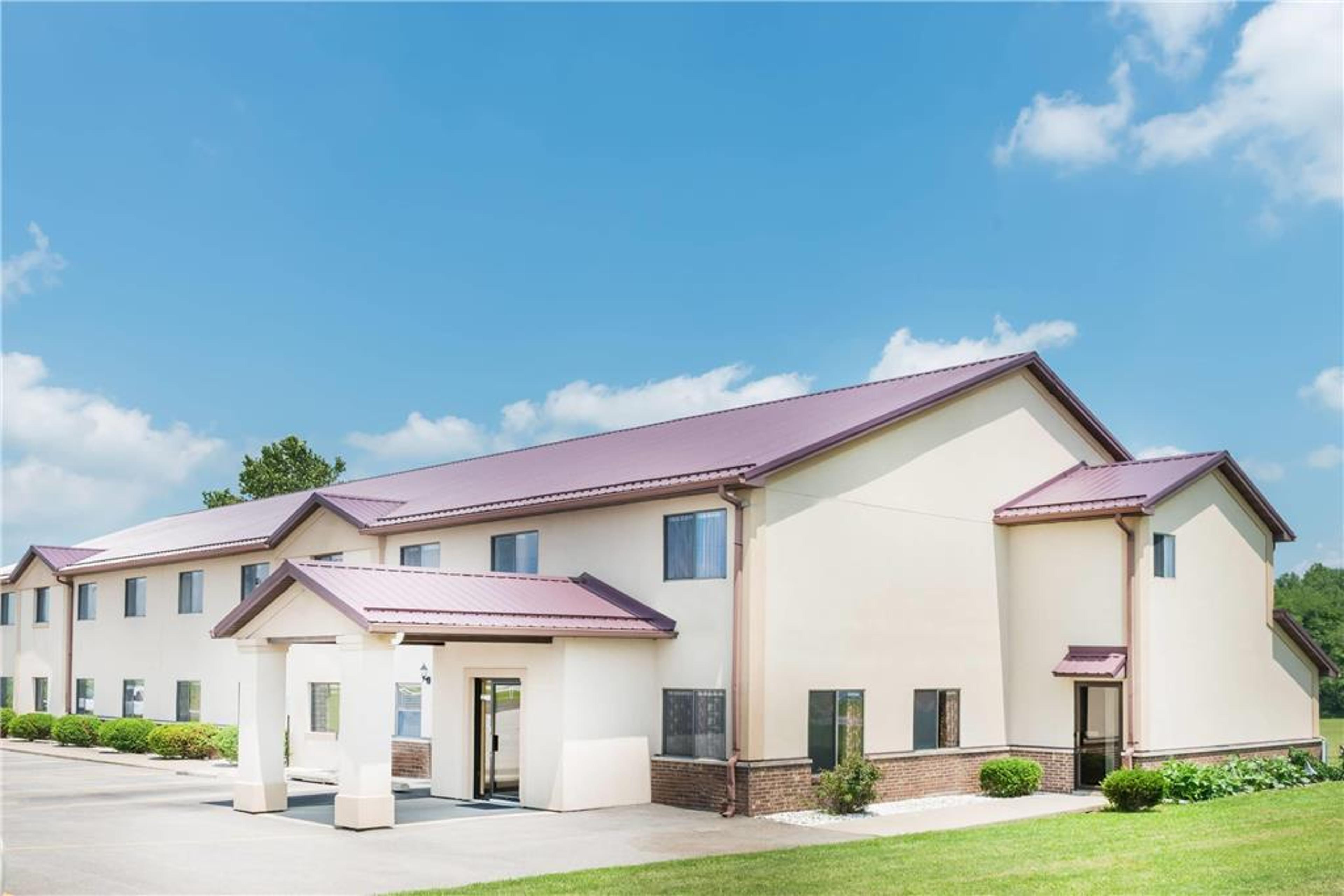 SUPER 8 BY WYNDHAM PARIS IL
