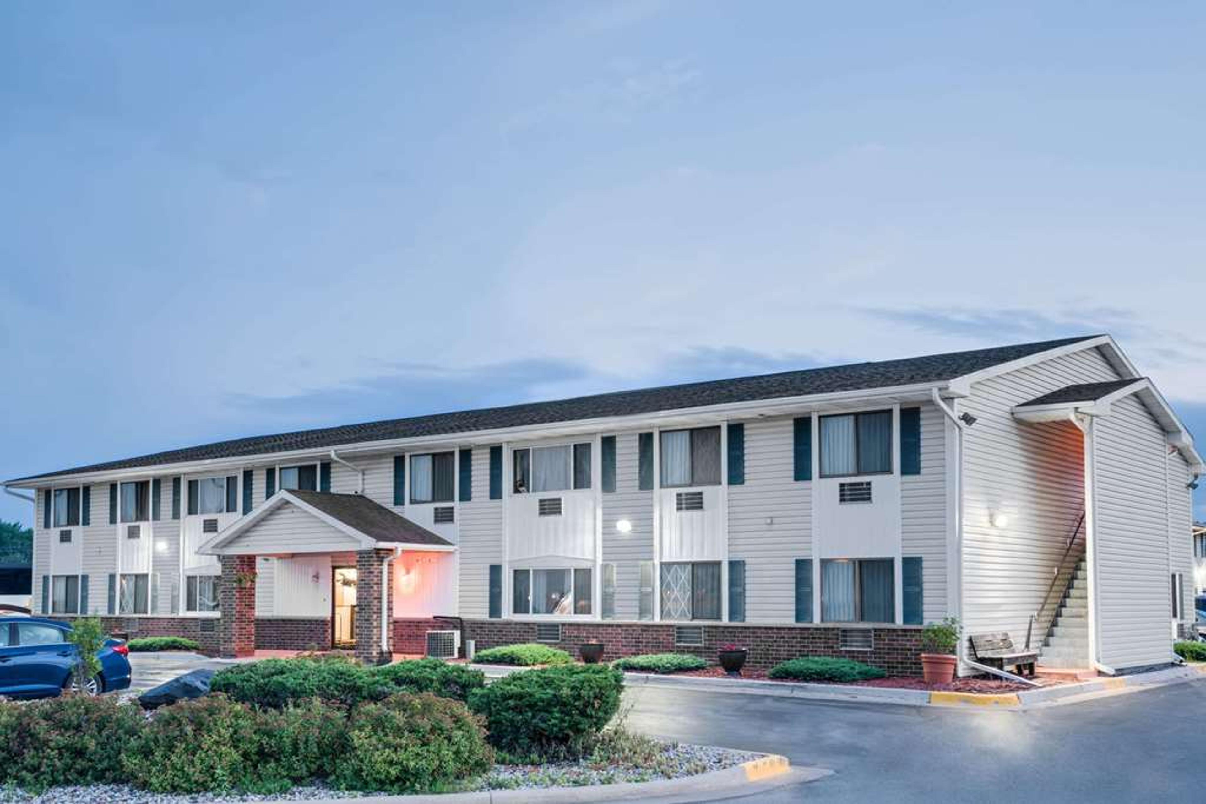 SUPER 8 BY WYNDHAM TOMAH WISCONSIN