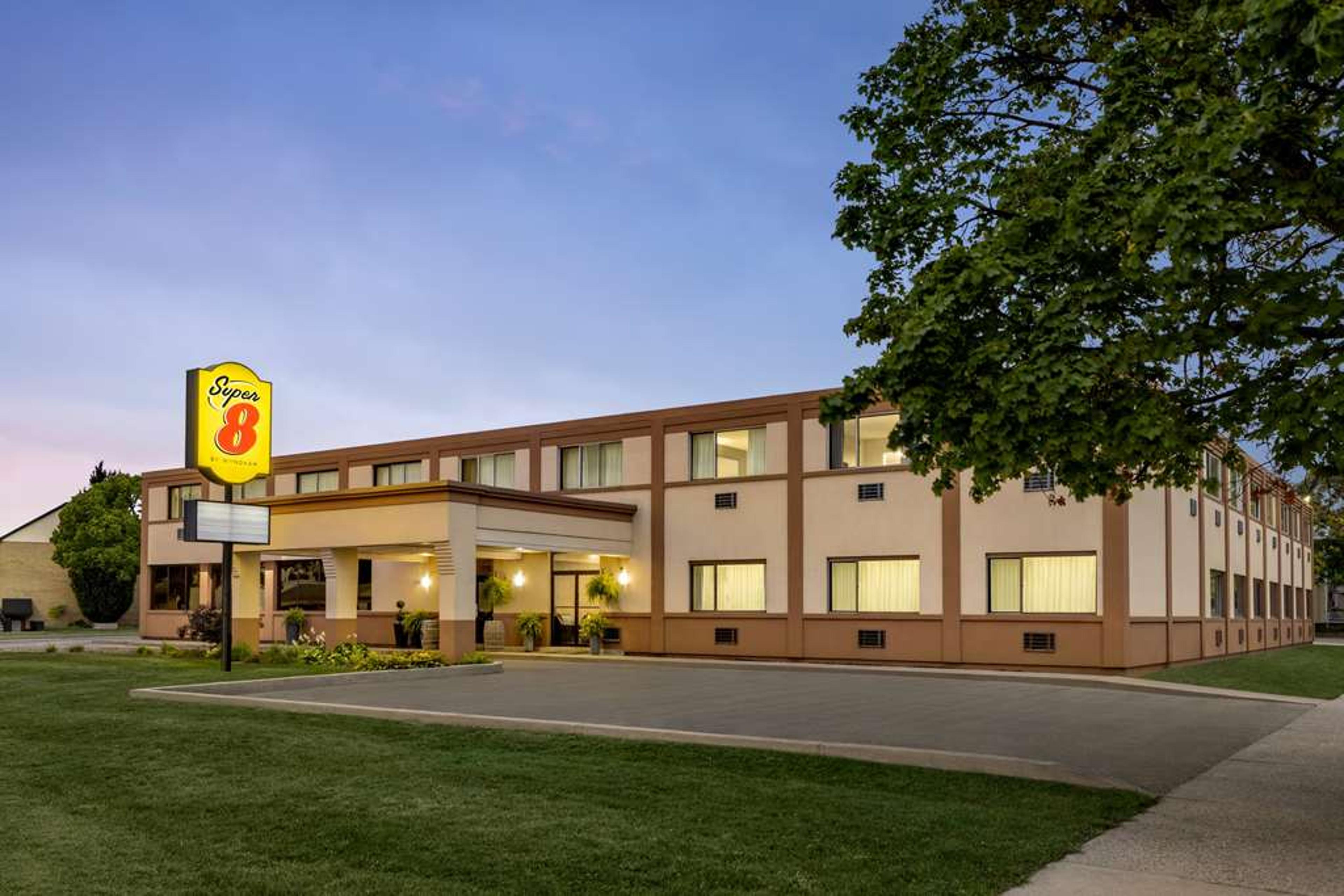 SUPER 8 BY WYNDHAM SARNIA ON