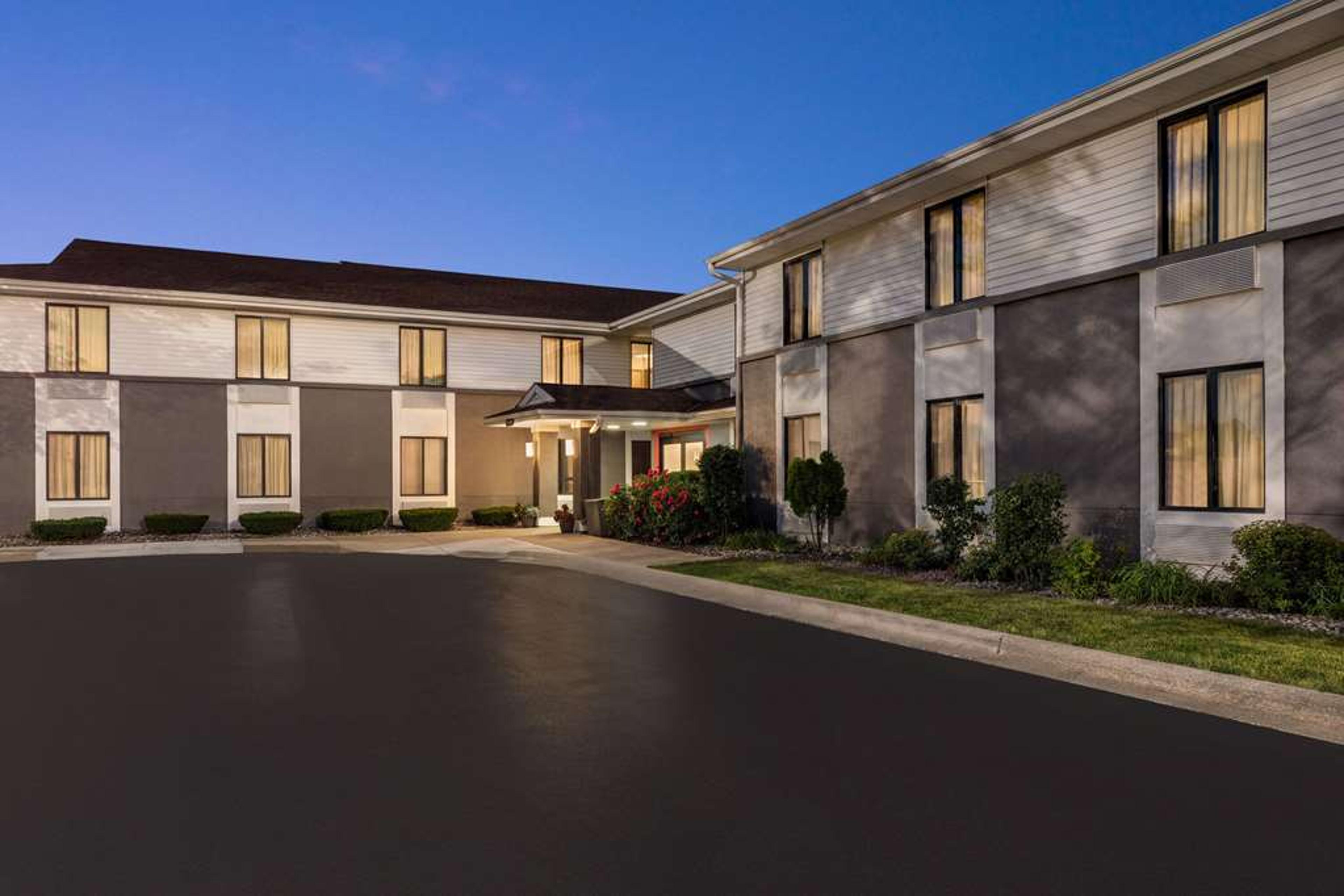 SUPER 8 BY WYNDHAM GERMANTOWN/MILWA
