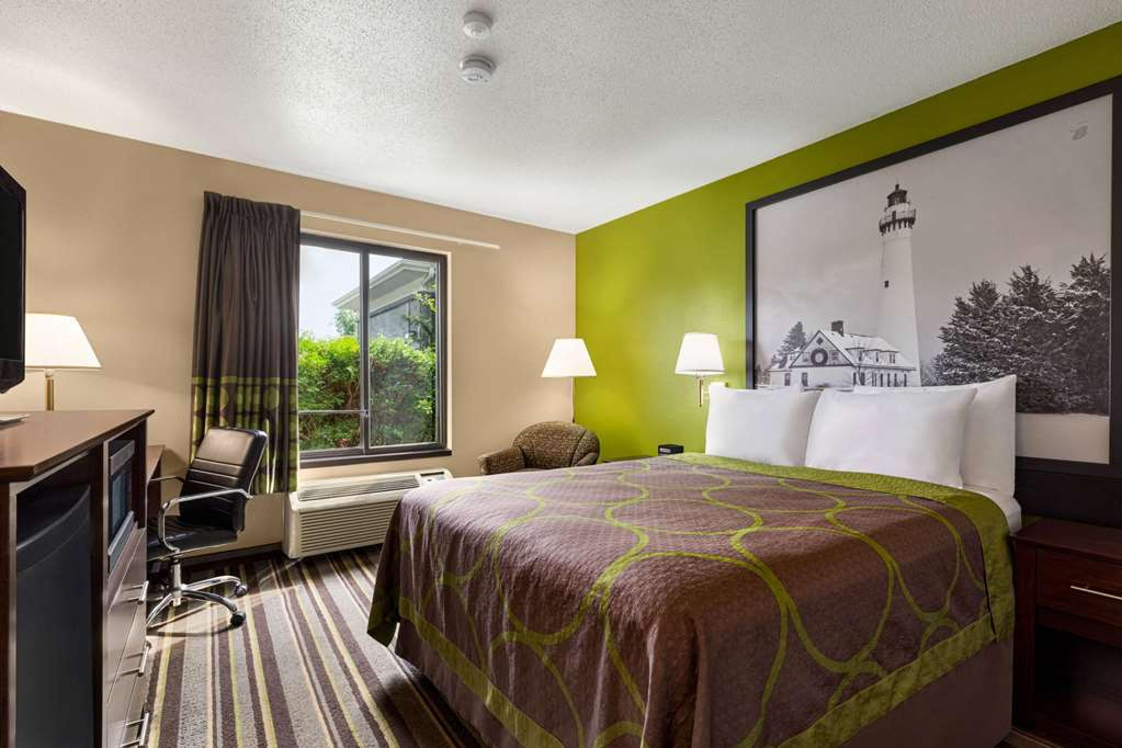 SUPER 8 BY WYNDHAM GERMANTOWN/MILWA