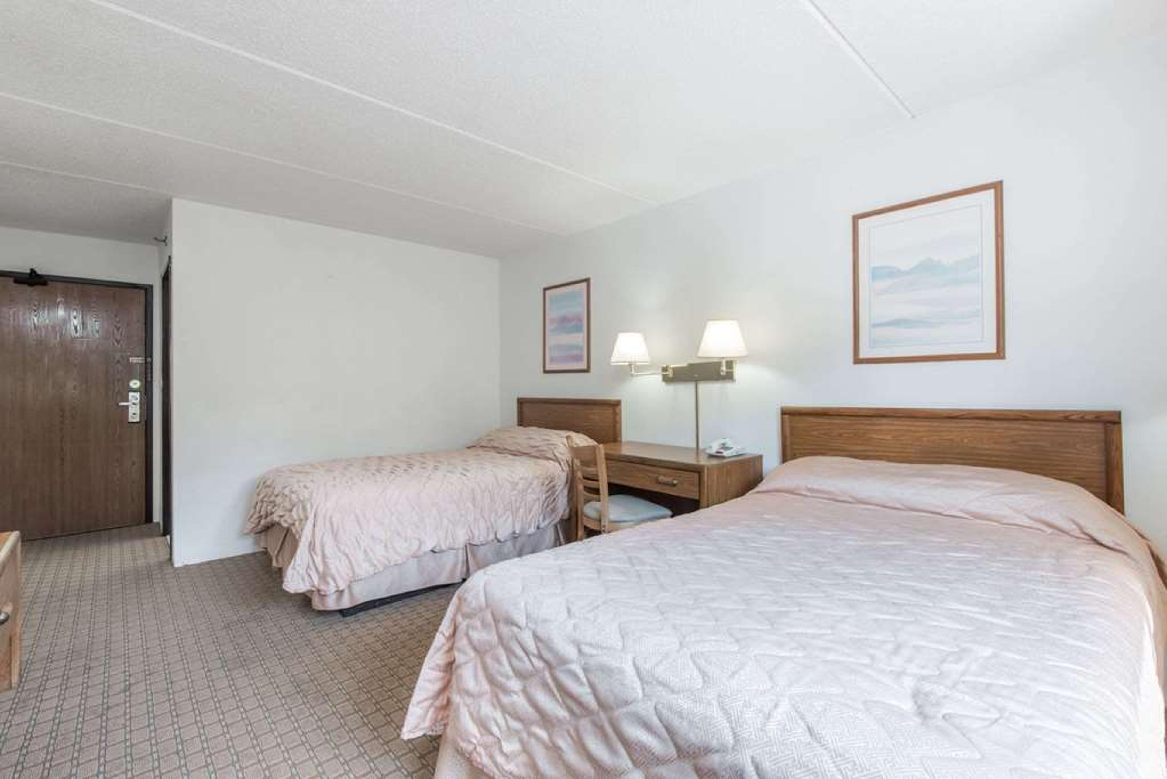 SUPER 8 GROTON