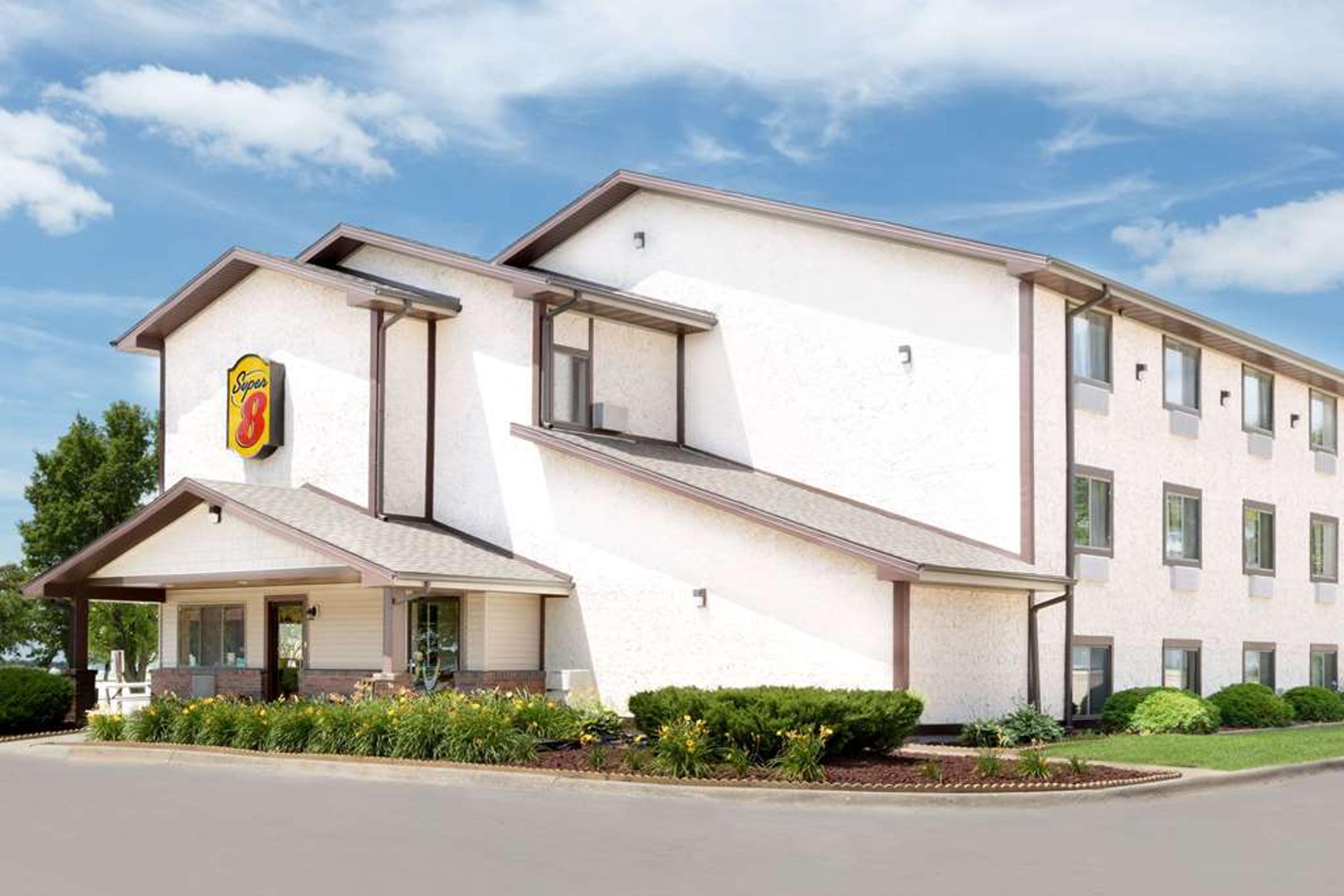 SUPER 8 BY WYNDHAM BOONE