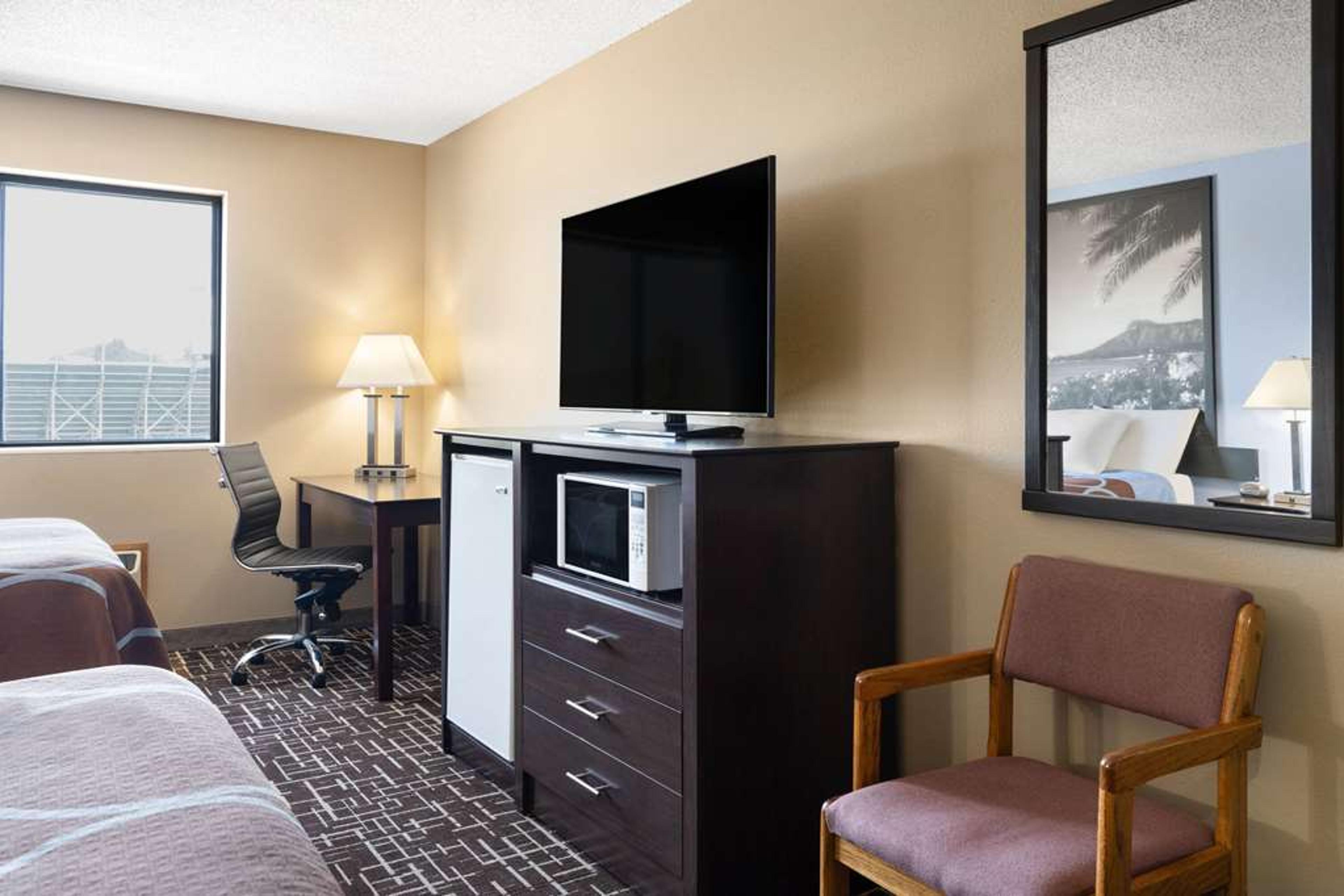 SUPER 8 BY WYNDHAM DYERSVILLE