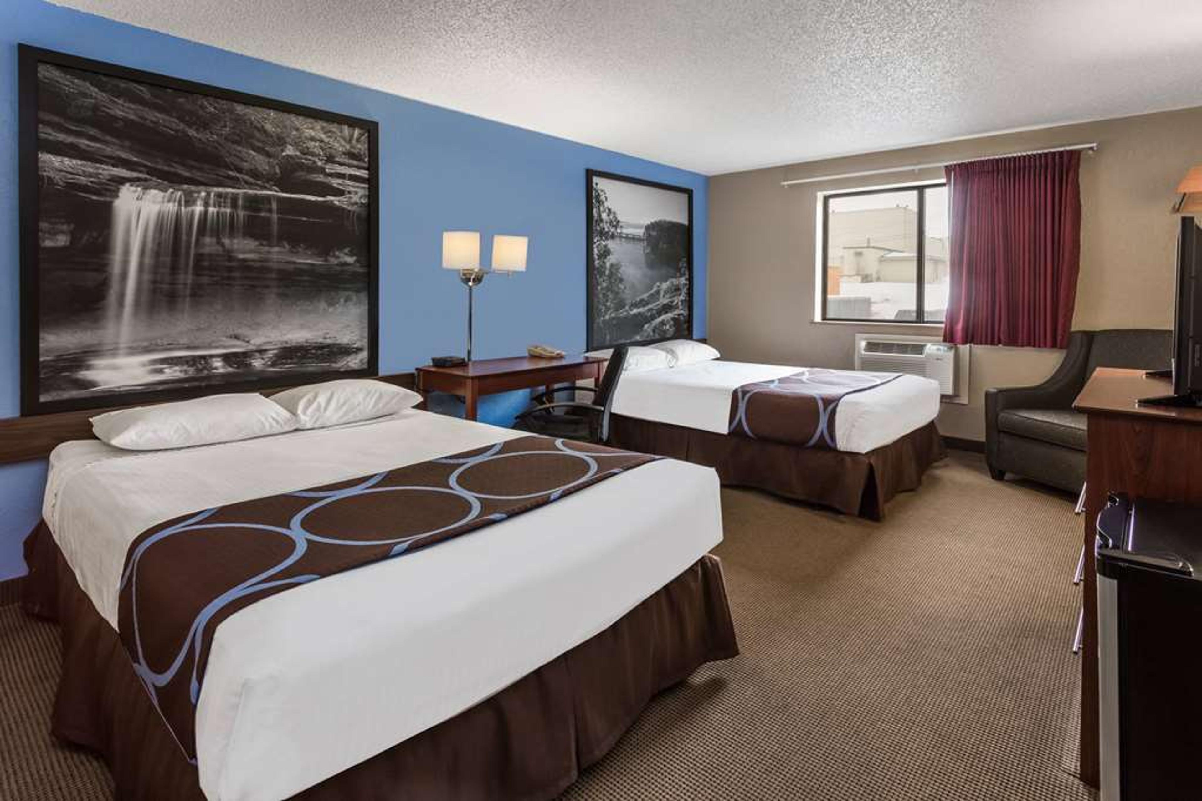 SUPER 8 BY WYNDHAM DUBUQUE/GALENA A