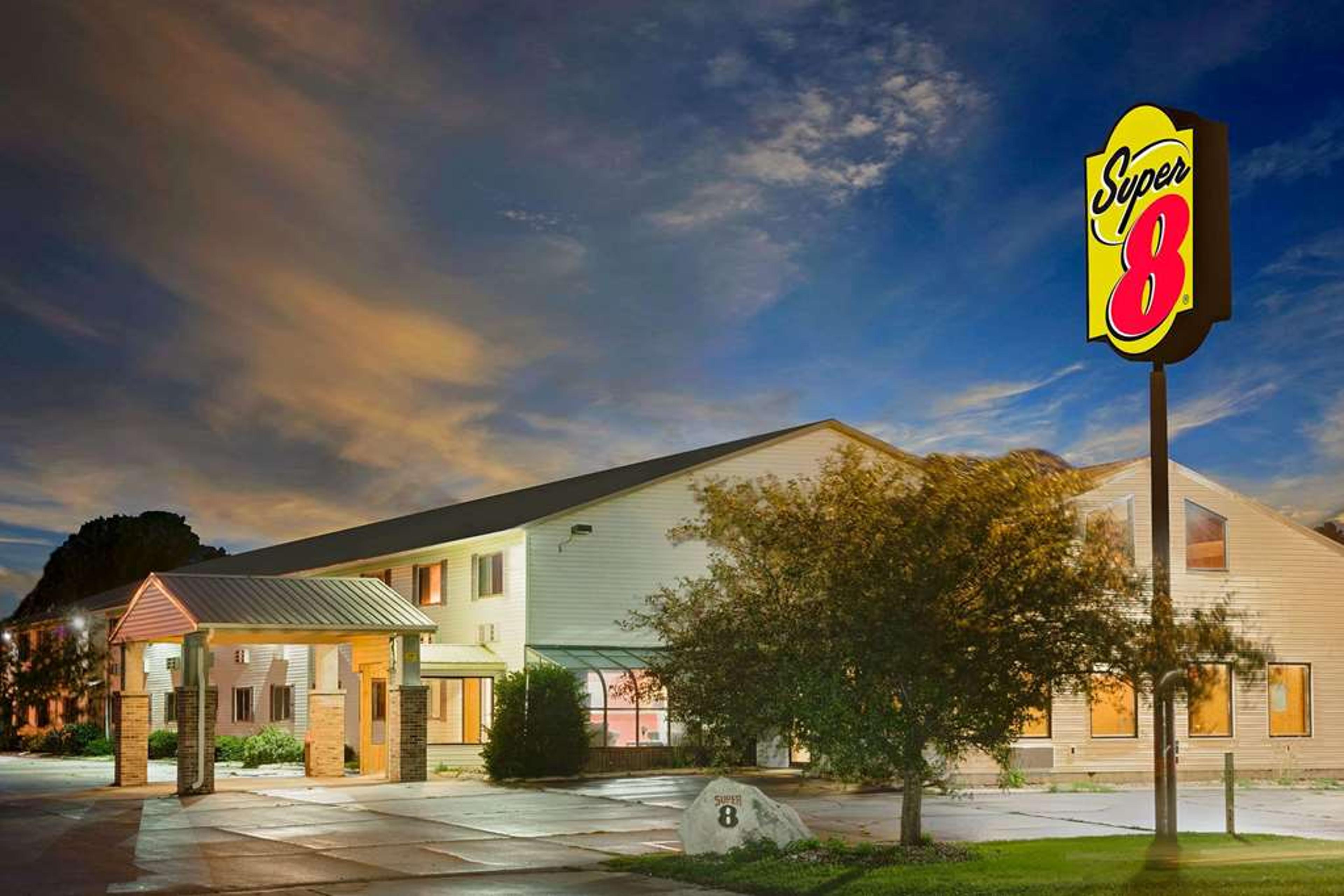 SUPER 8 BY WYNDHAM IOWA FALLS