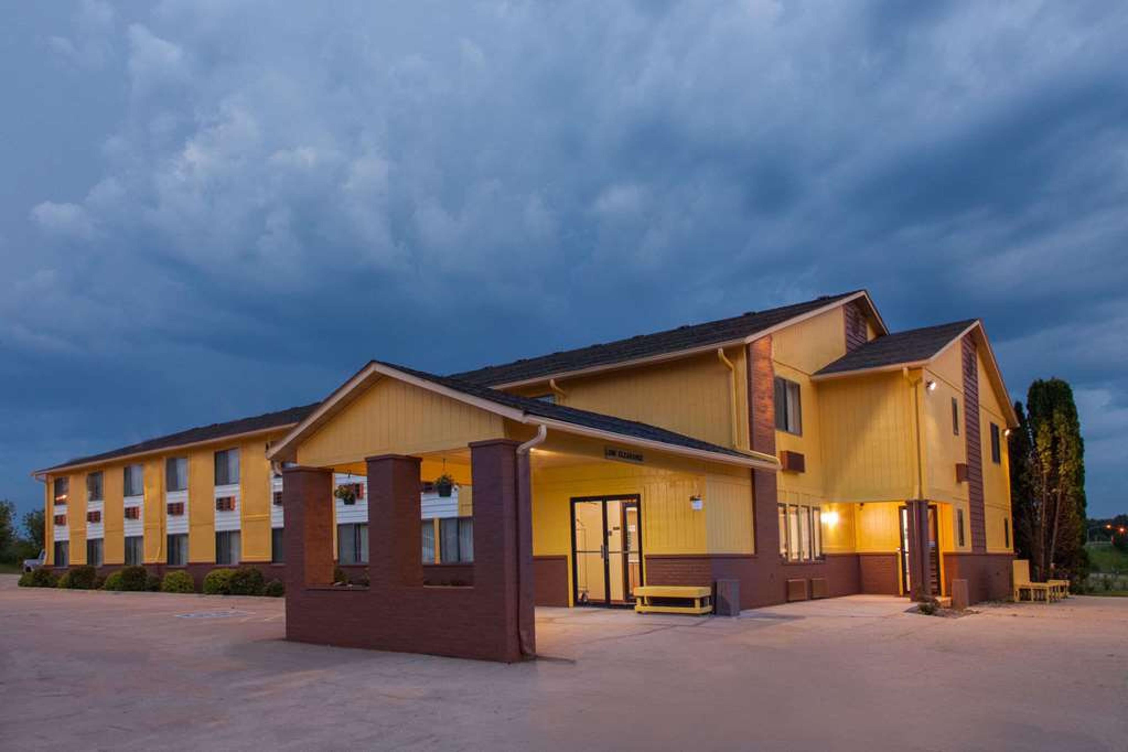 SUPER 8 BY WYNDHAM ANAMOSA IA