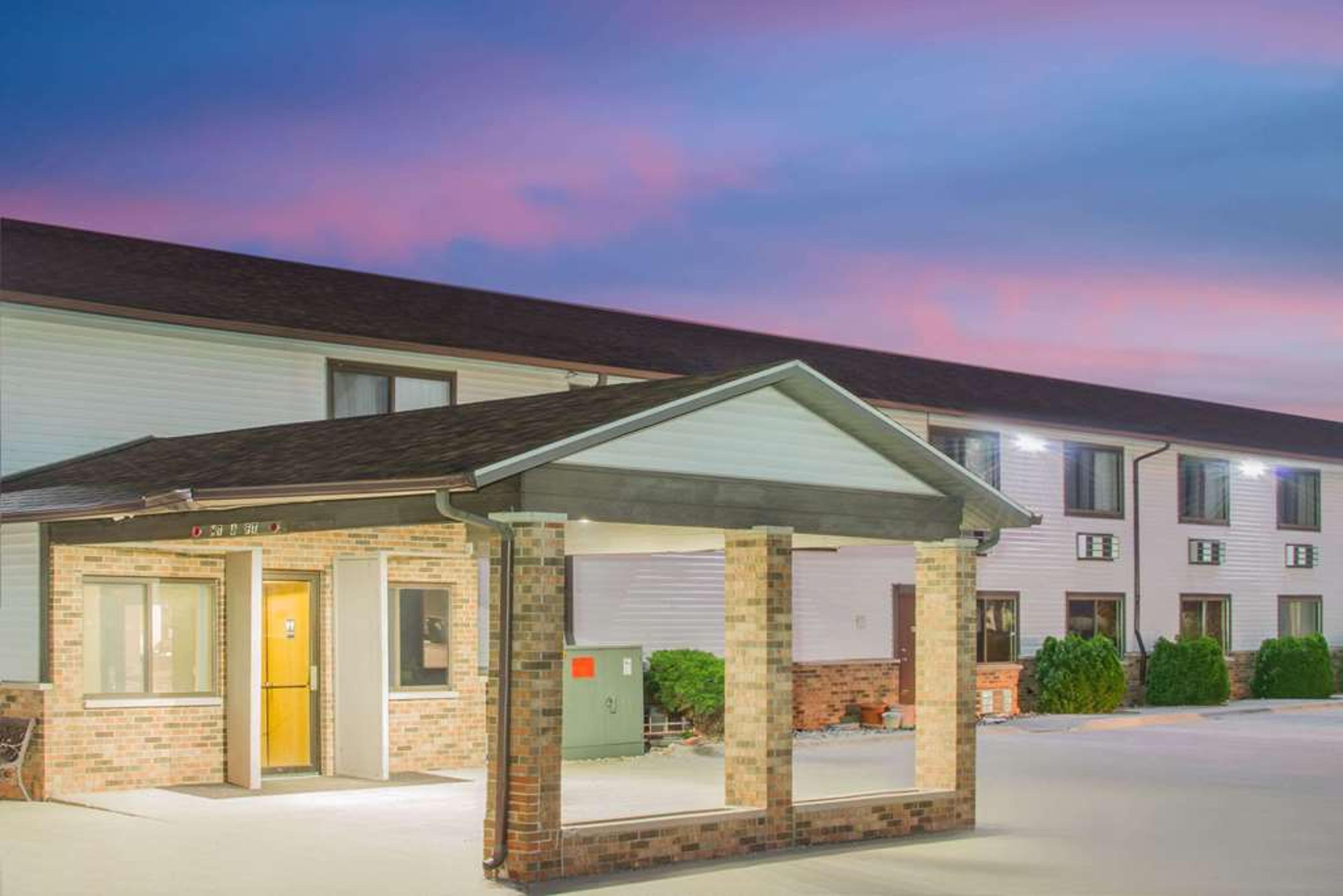 SUPER 8 BY WYNDHAM STORY CITY