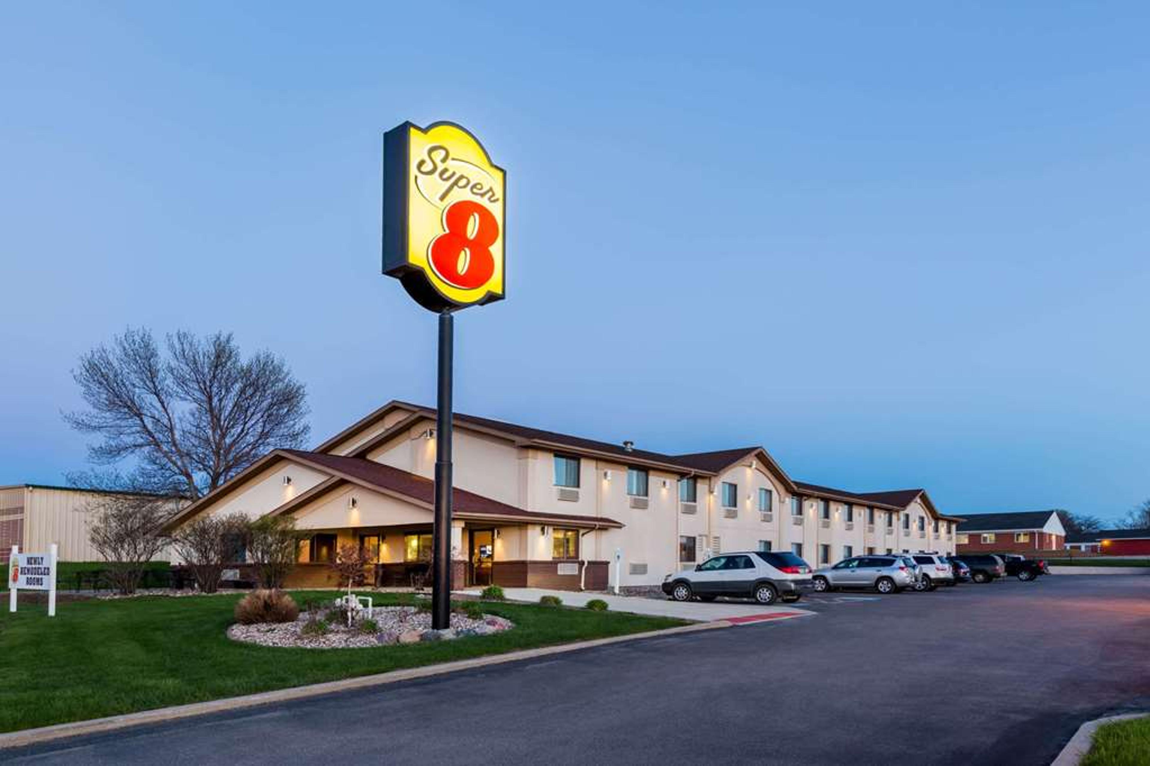SUPER 8 SPIRIT LAKE/OKOBOJI