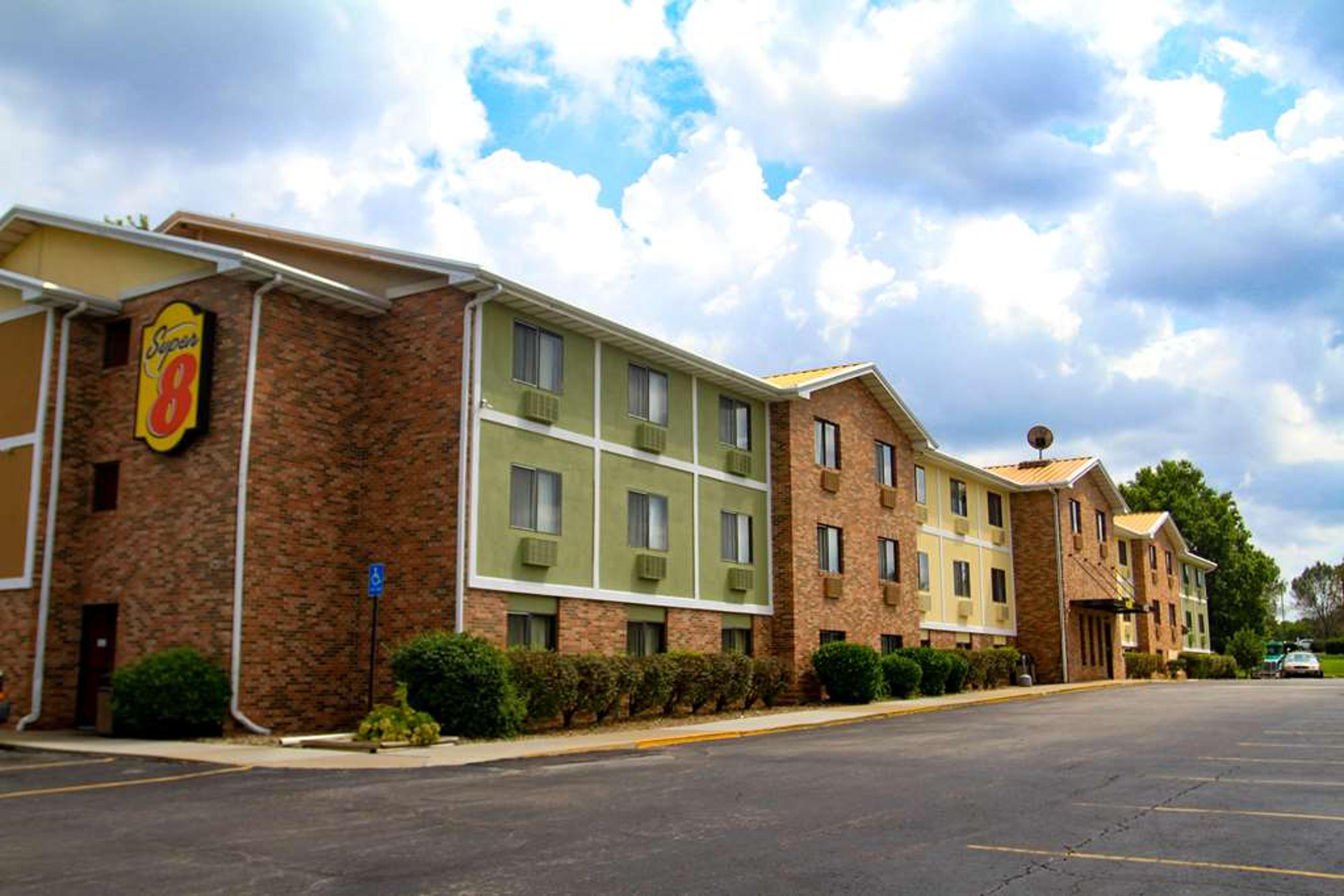 SUPER 8 BY WYNDHAM LENEXA OVERLAND