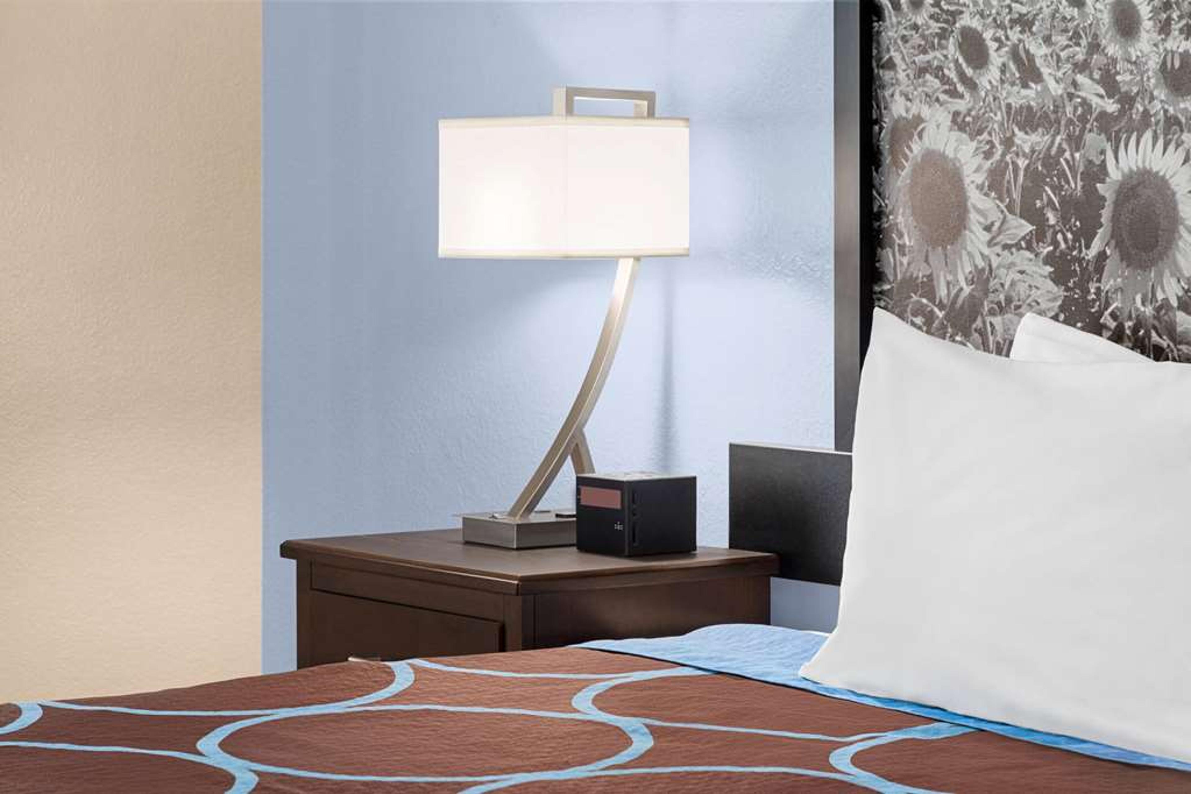 SUPER 8 BY WYNDHAM LENEXA OVERLAND