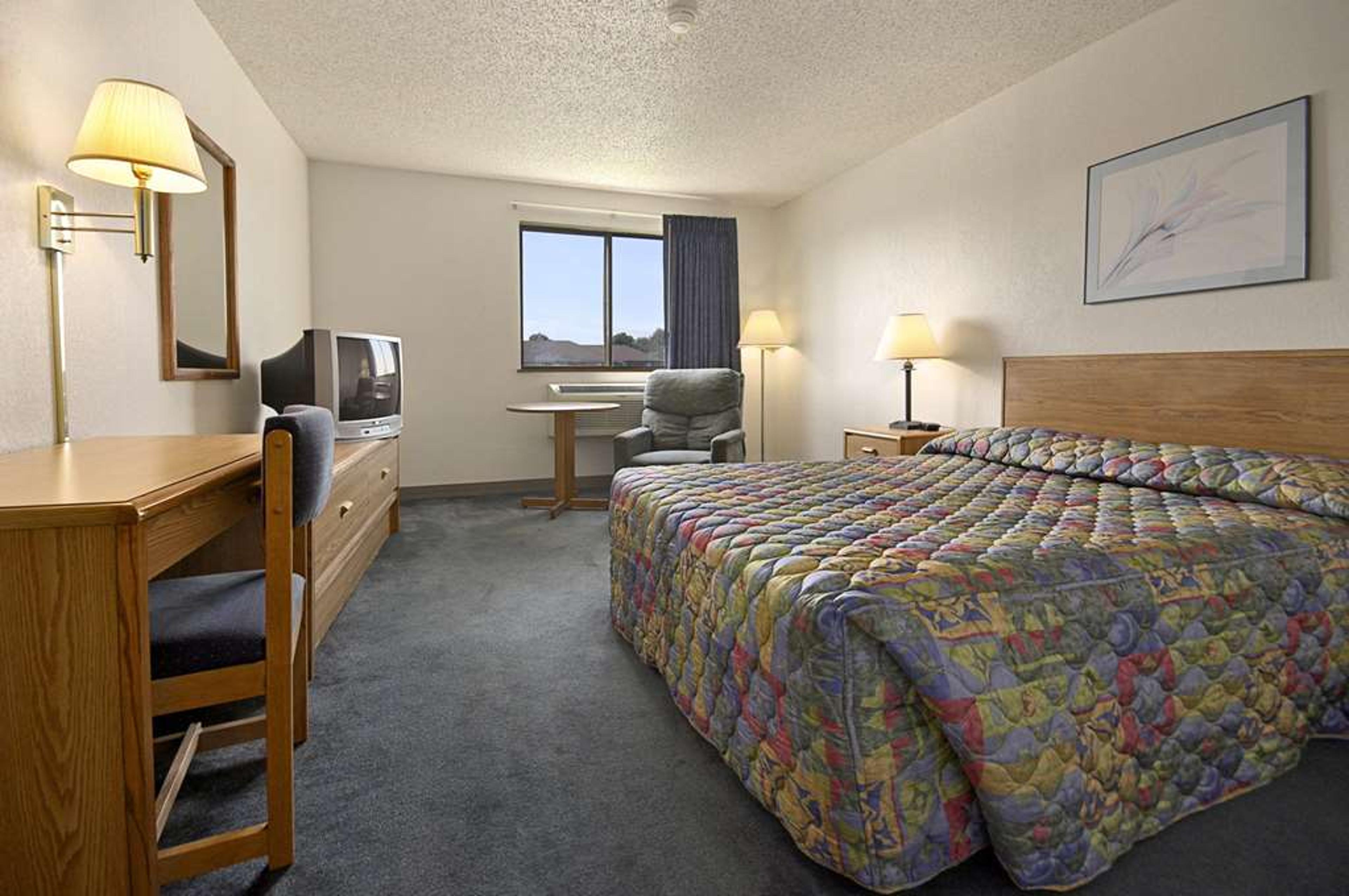 SUPER 8 BY WYNDHAM SPRINGFIELD NORT