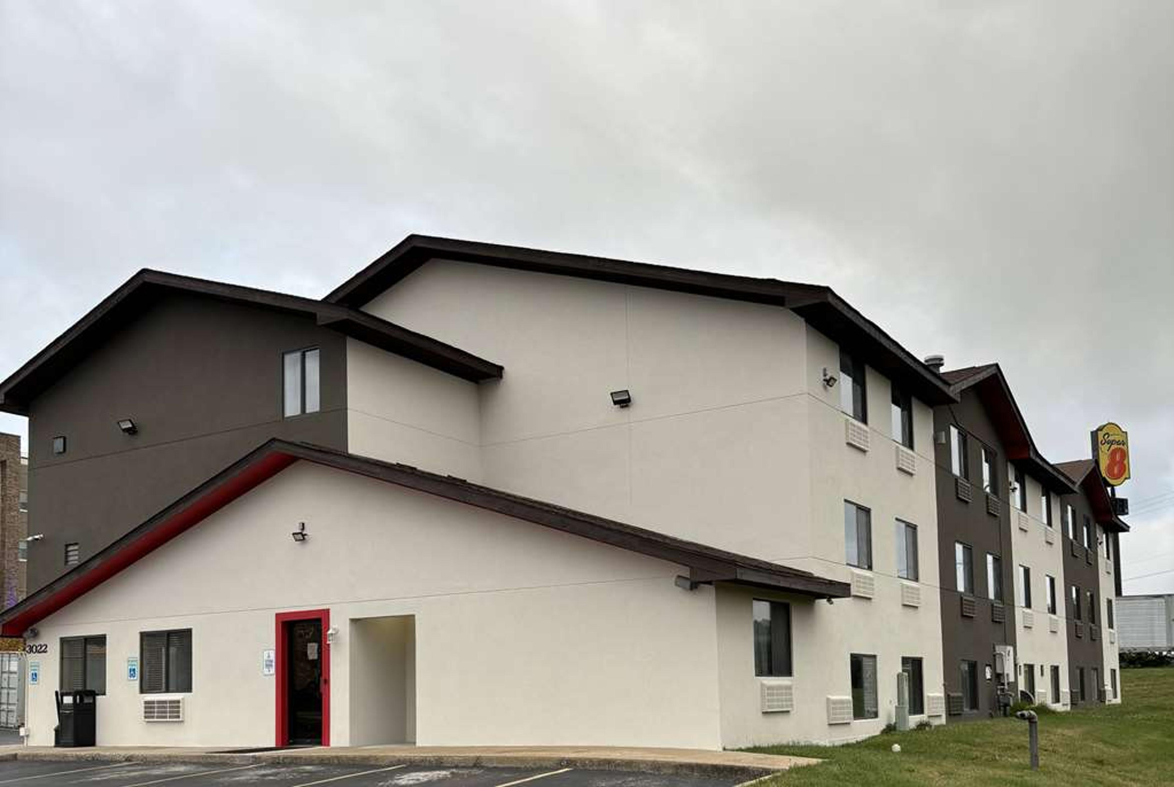 SUPER 8 BY WYNDHAM SPRINGFIELD NORT