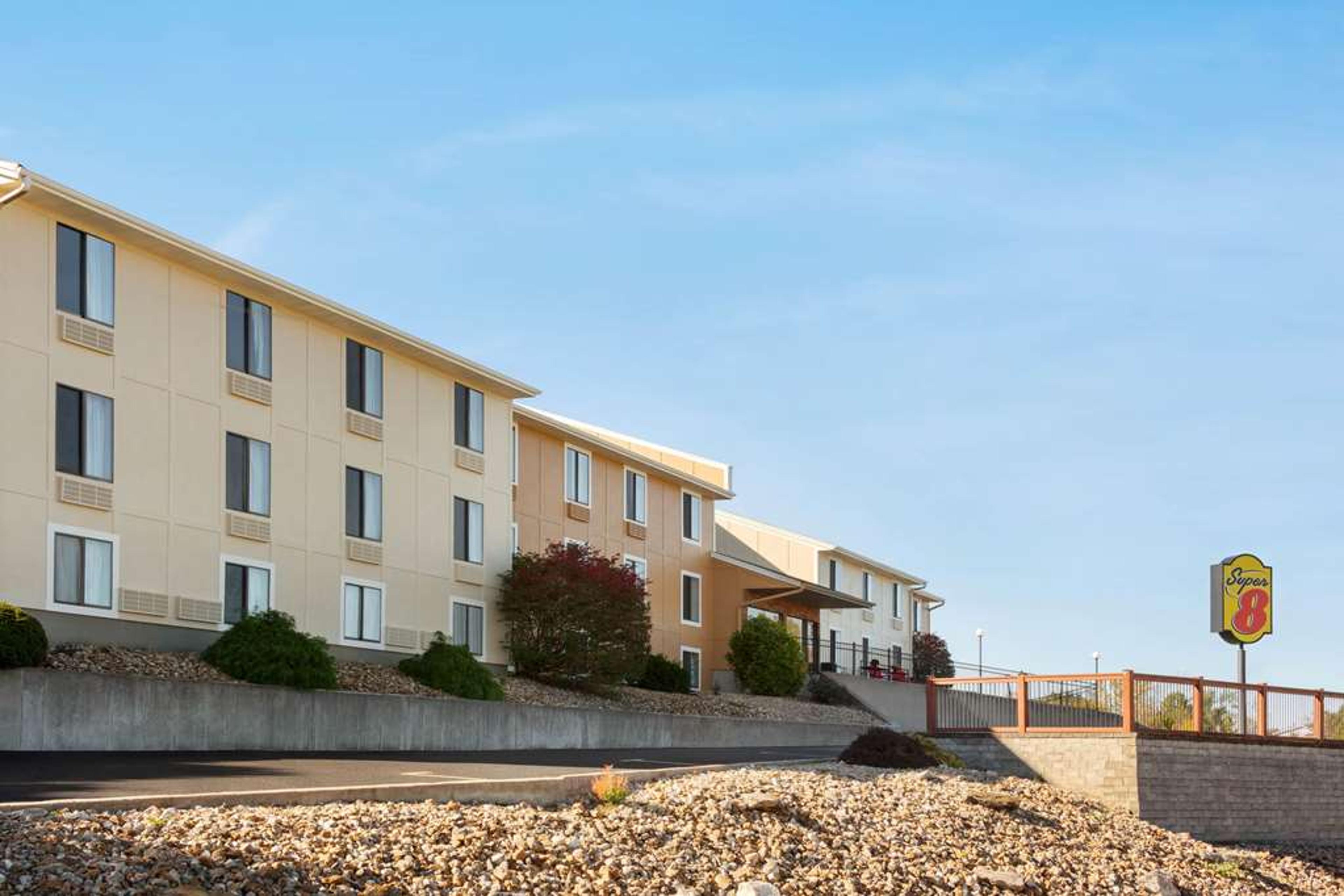 SUPER 8 BY WYNDHAM HANNIBAL